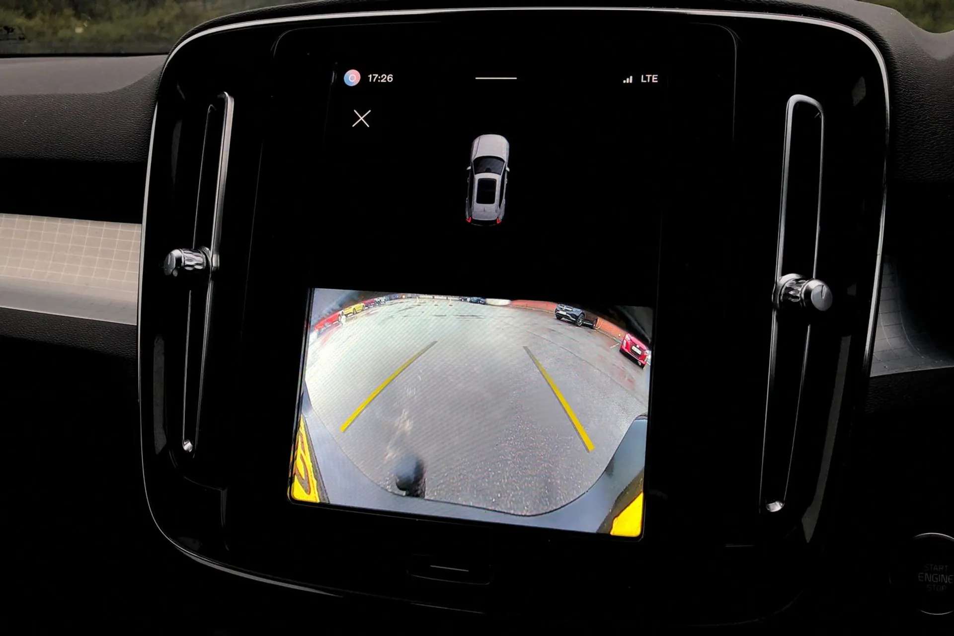 2023 VOLVO XC40 2023 VOLVO XC40