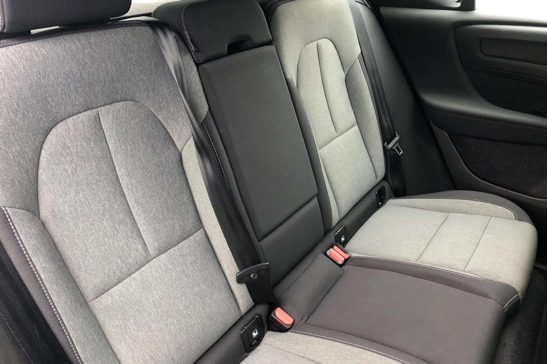 2023 VOLVO XC40 2023 VOLVO XC40