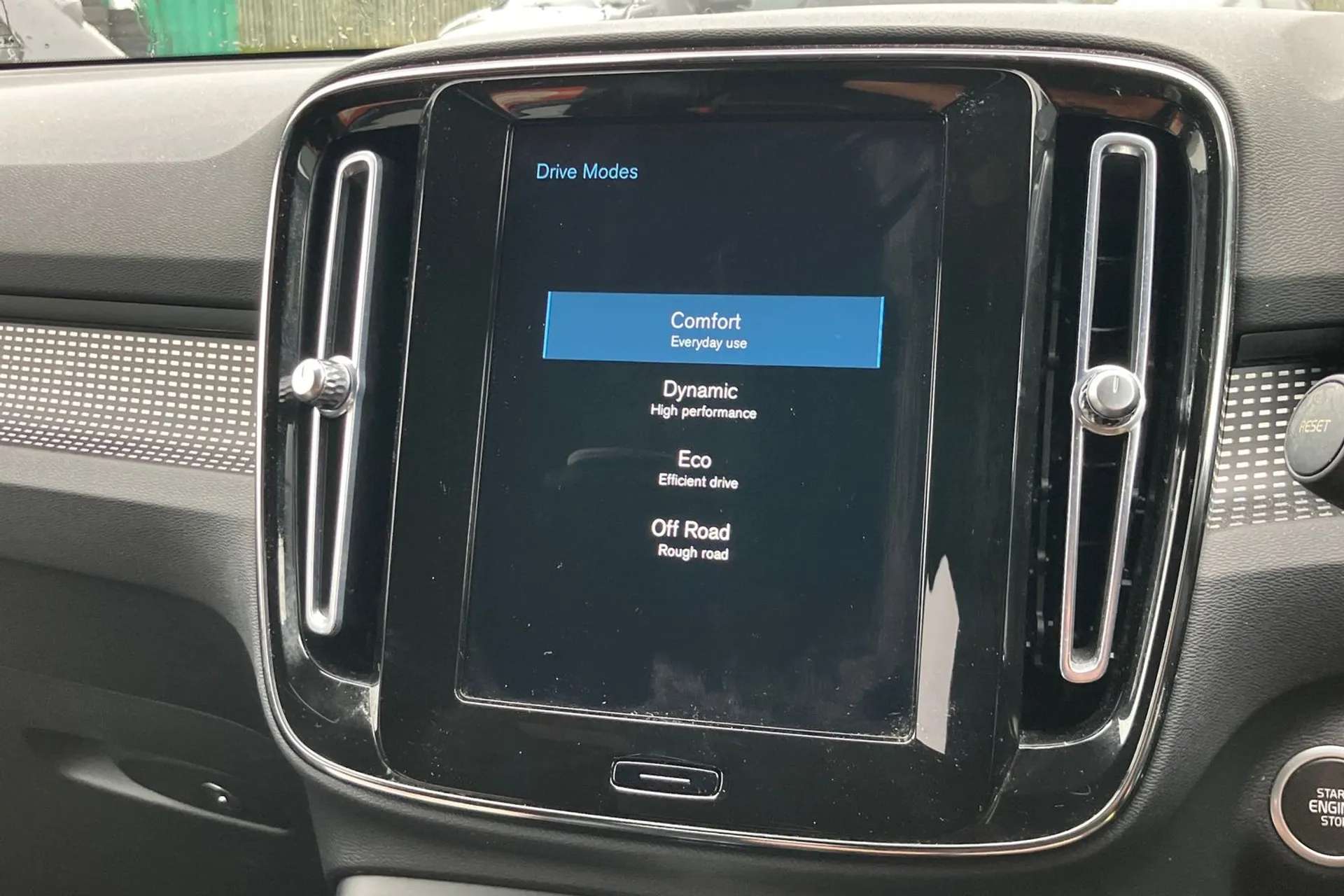 2020 VOLVO XC40 2020 VOLVO XC40