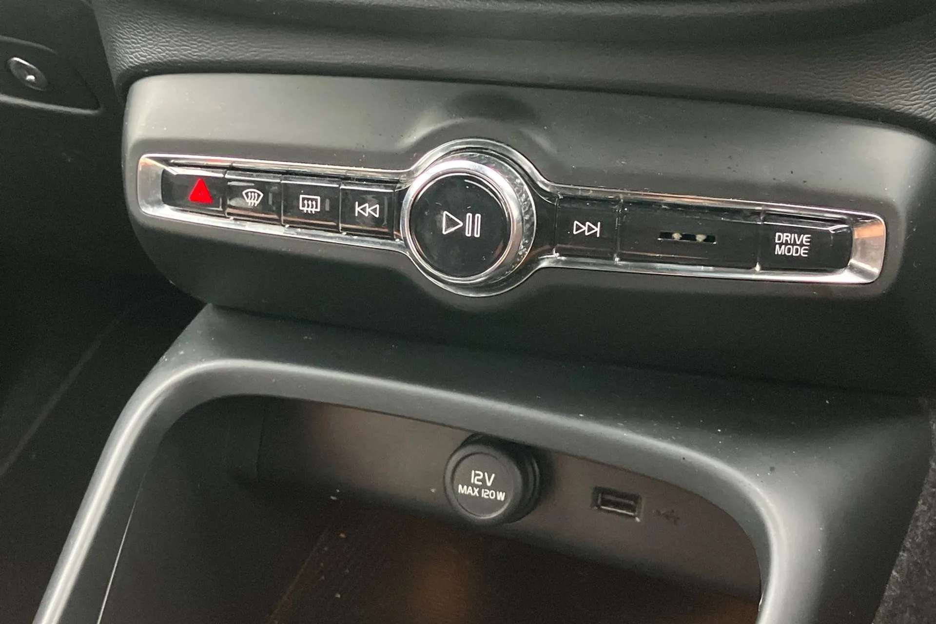 2020 VOLVO XC40 2020 VOLVO XC40