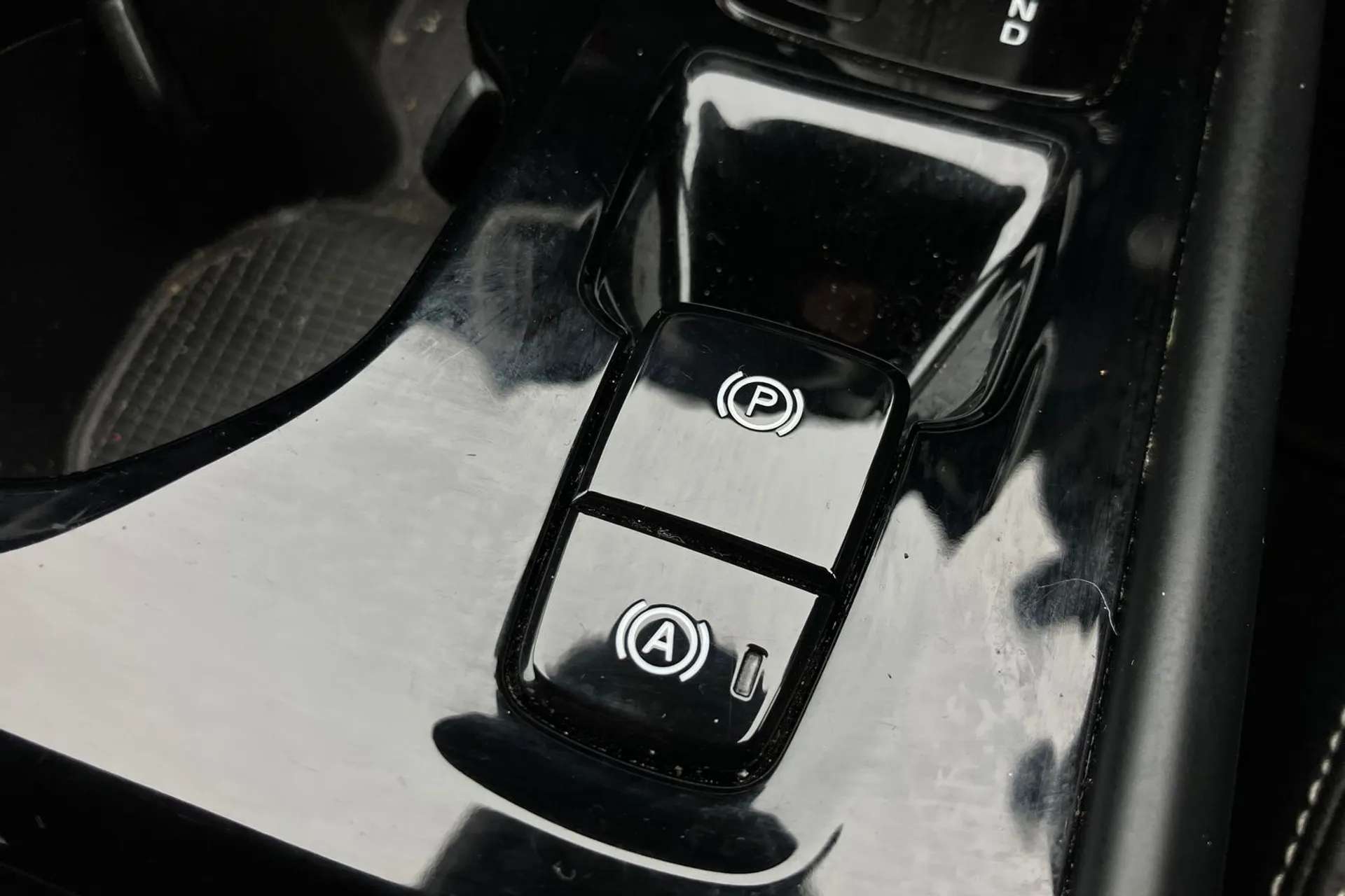 2020 VOLVO XC40 2020 VOLVO XC40