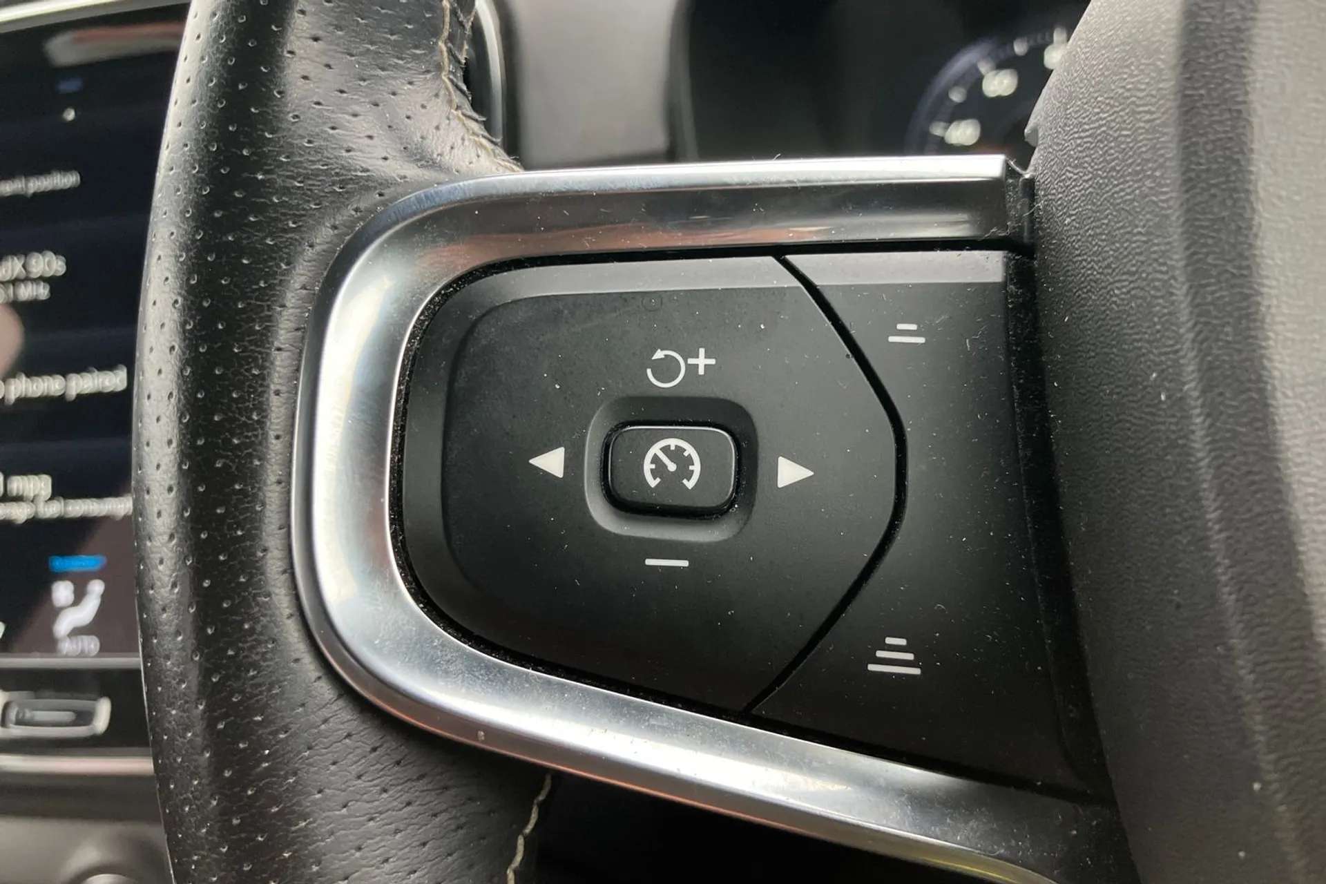 2020 VOLVO XC40 2020 VOLVO XC40
