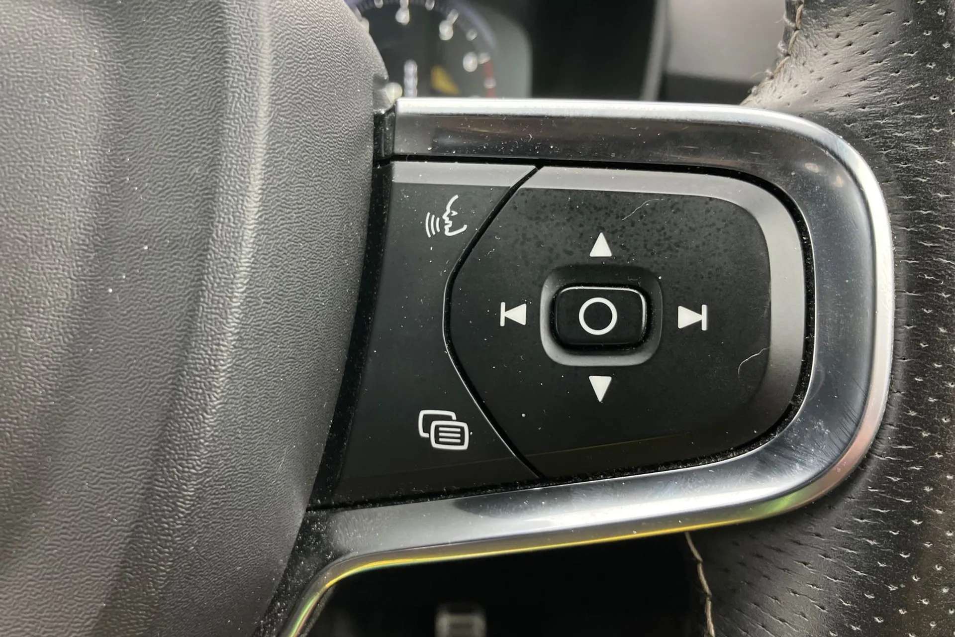 2020 VOLVO XC40 2020 VOLVO XC40