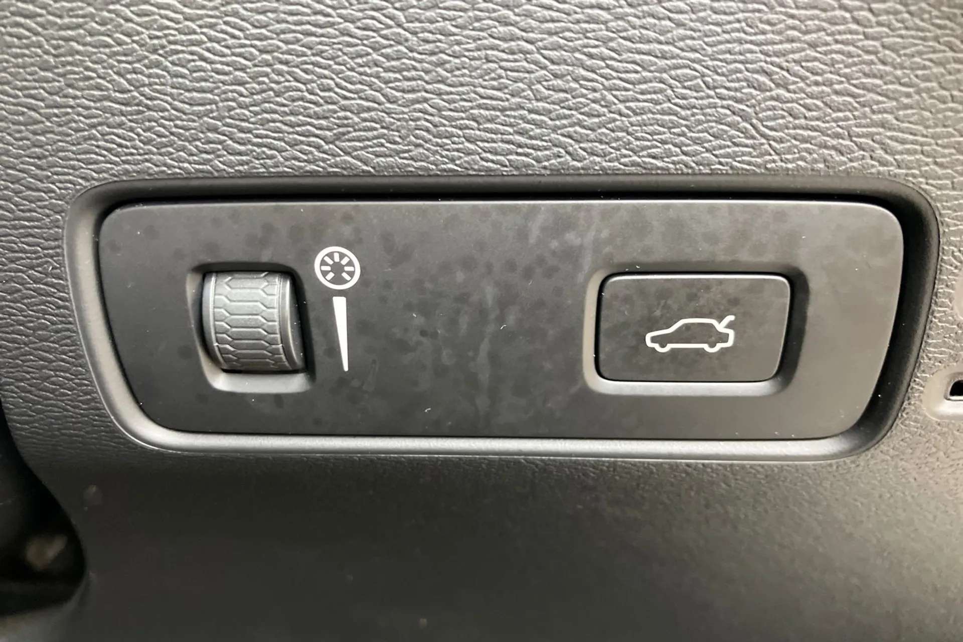 2020 VOLVO XC40 2020 VOLVO XC40