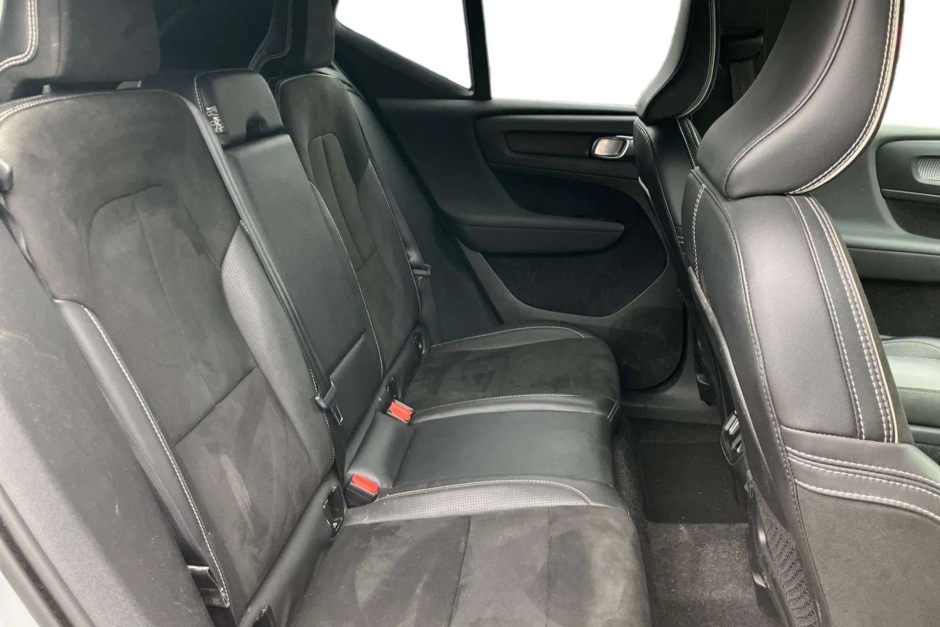 2020 VOLVO XC40 2020 VOLVO XC40
