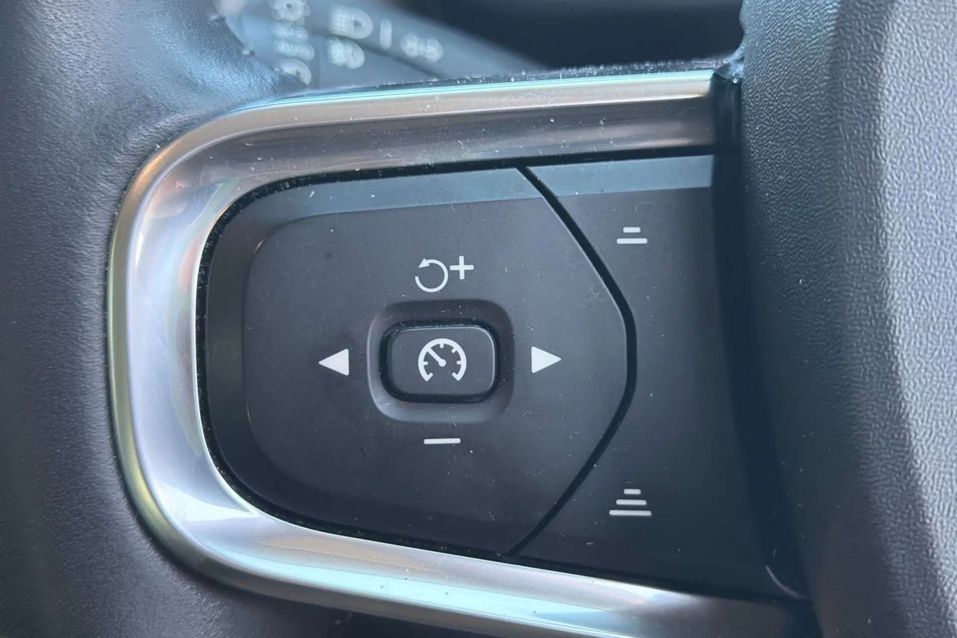 2021 VOLVO XC40 2021 VOLVO XC40