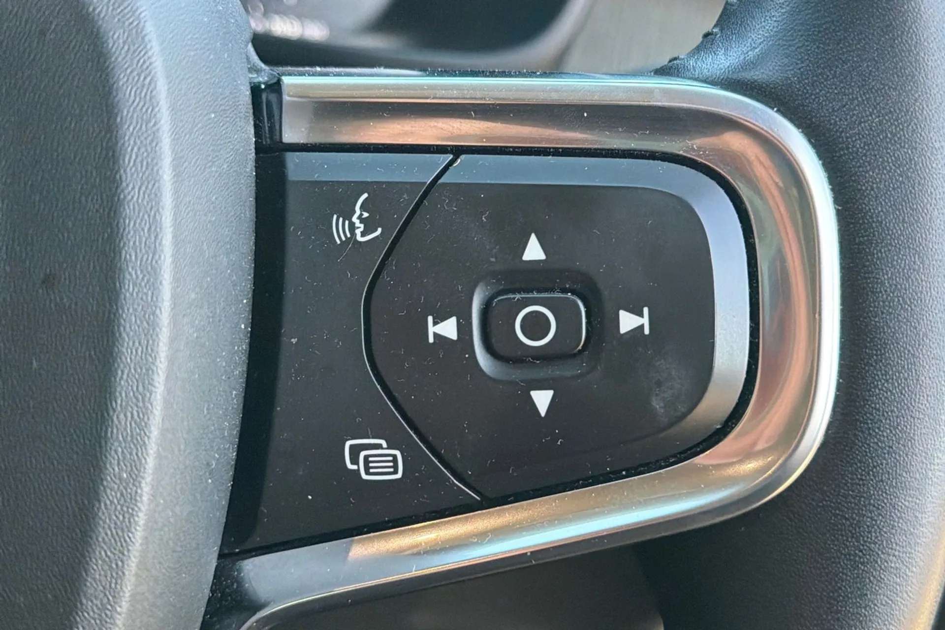 2021 VOLVO XC40 2021 VOLVO XC40
