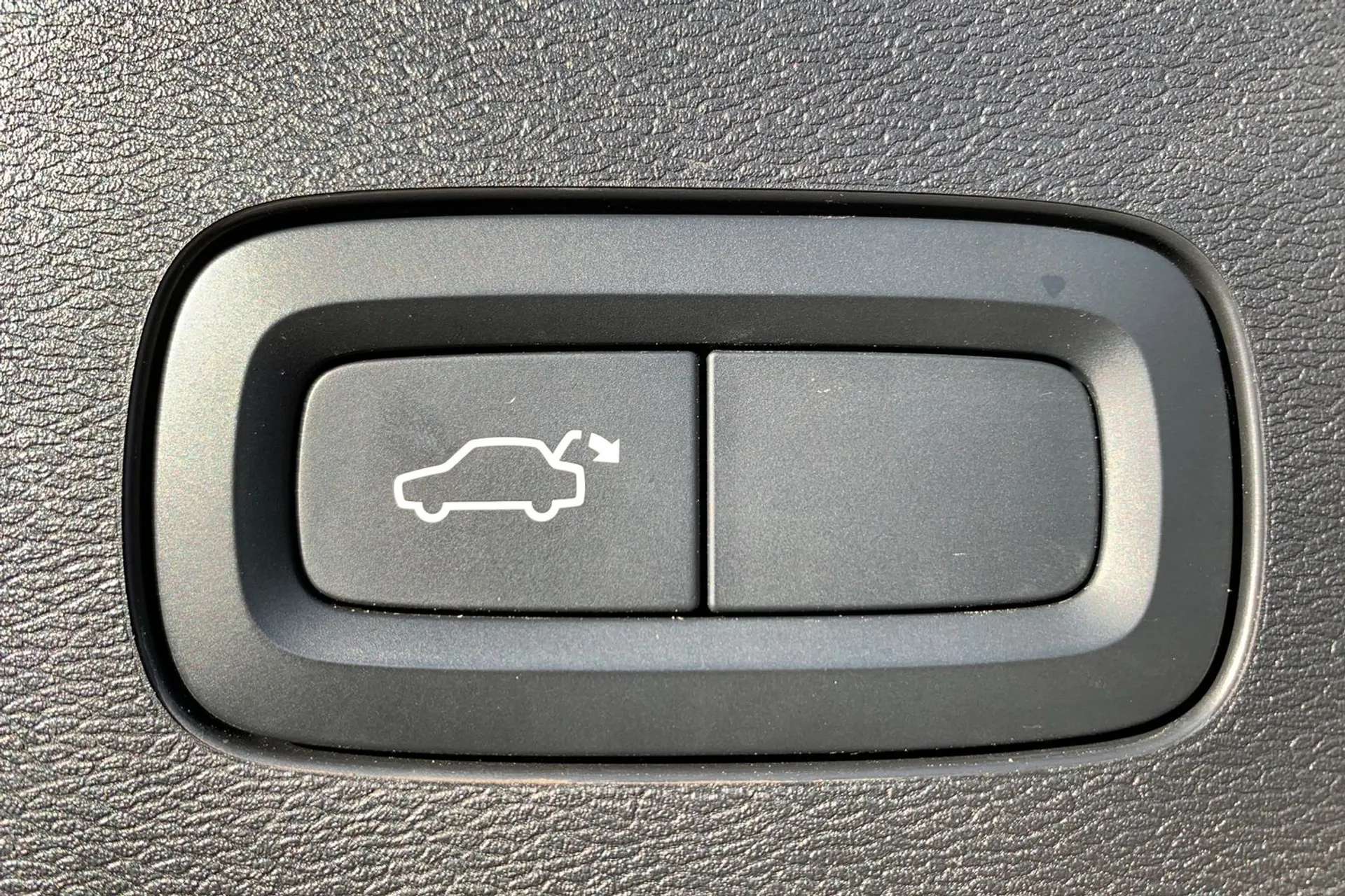 2023 VOLVO V60 2023 VOLVO V60