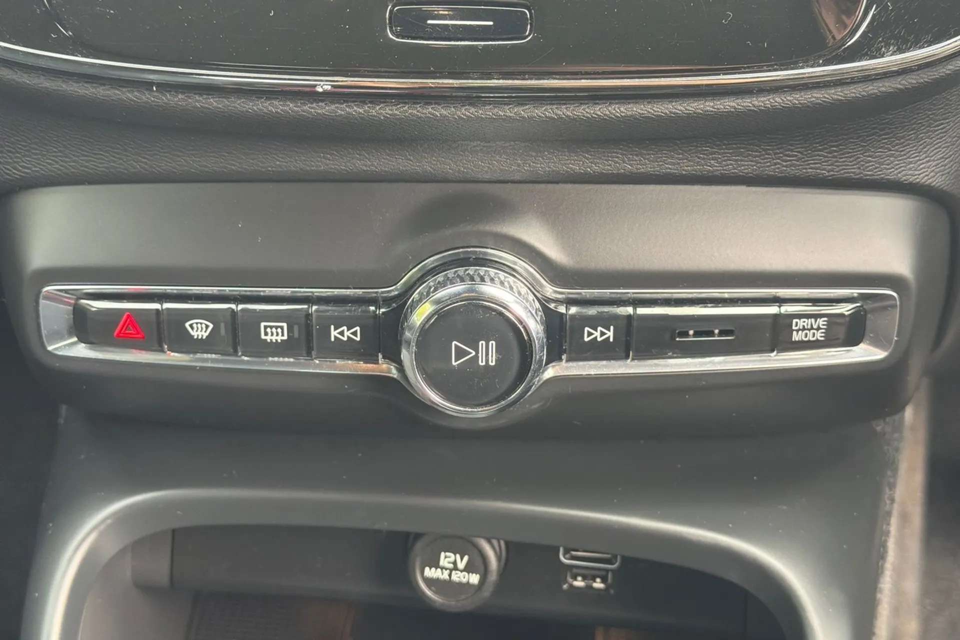 2022 VOLVO XC40 2022 VOLVO XC40