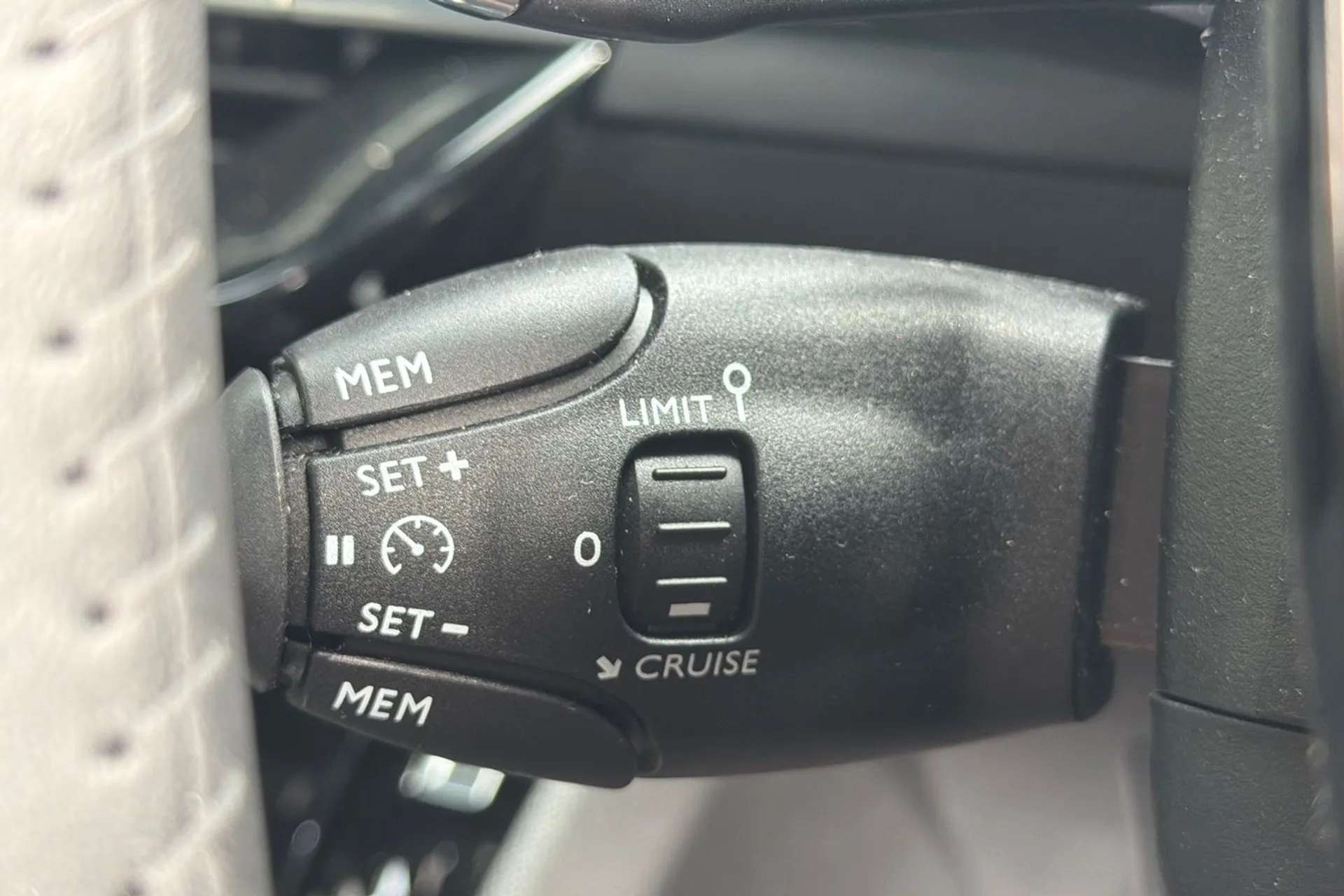 2025 PEUGEOT 2008 2025 PEUGEOT 2008