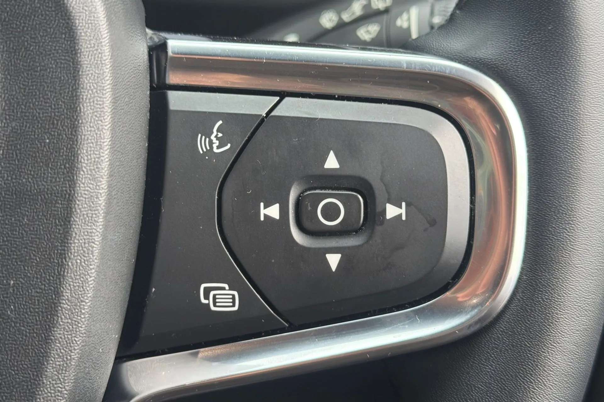 2022 VOLVO XC40 2022 VOLVO XC40