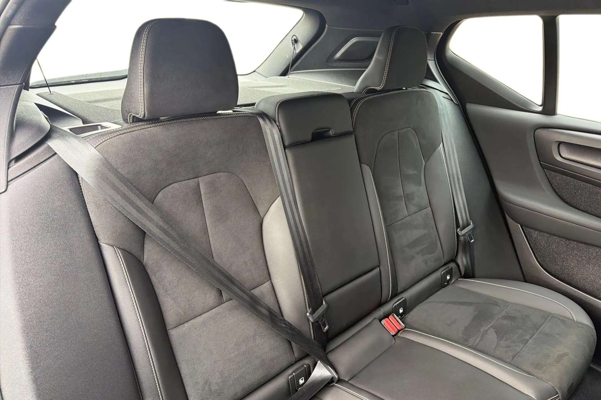 2022 VOLVO XC40 2022 VOLVO XC40