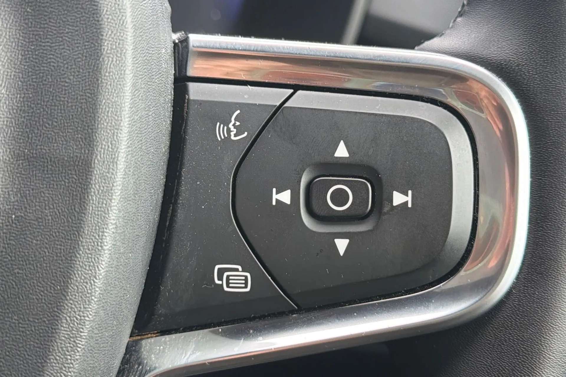 2023 VOLVO C40 2023 VOLVO C40