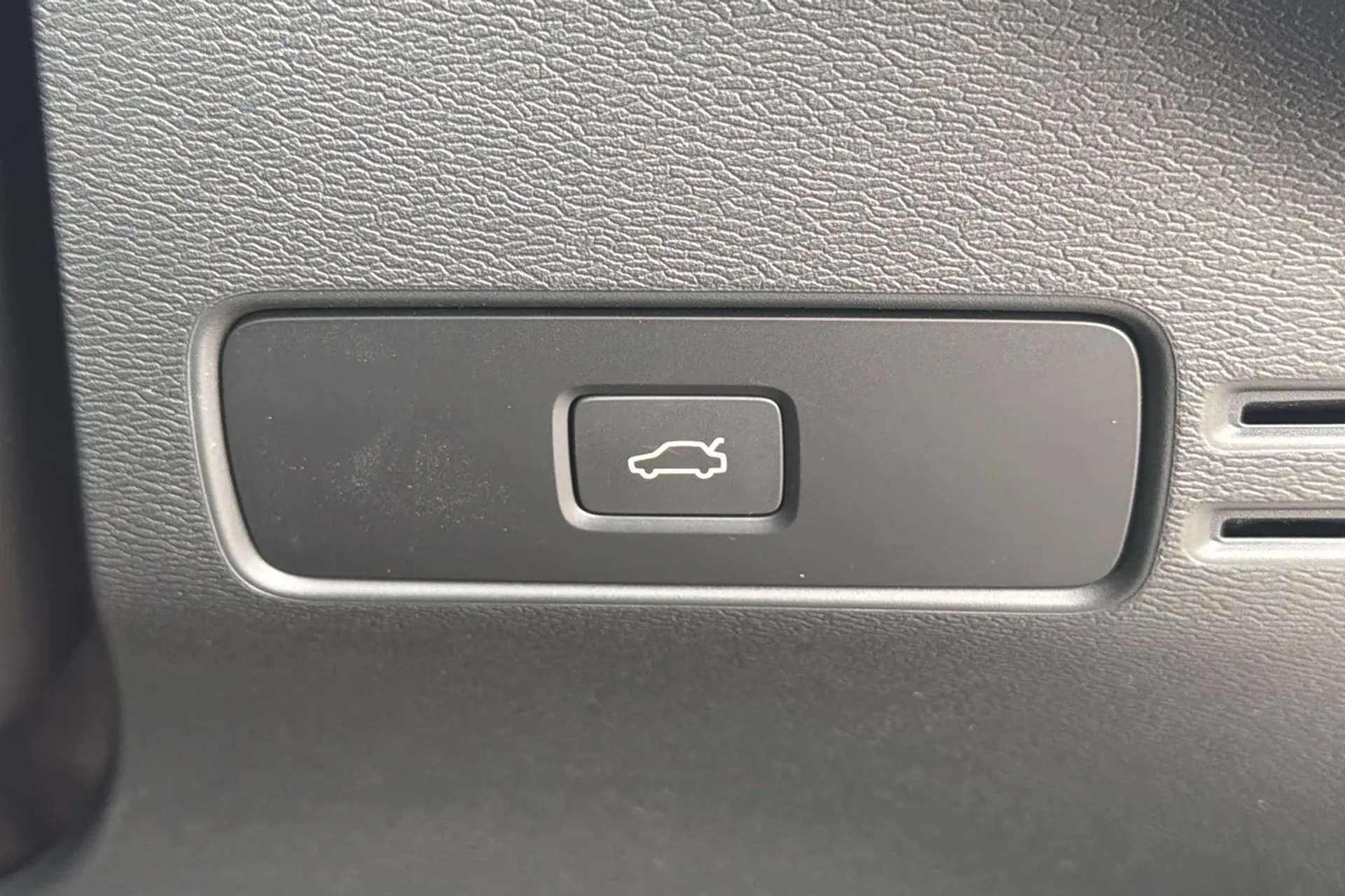 2023 VOLVO C40 2023 VOLVO C40