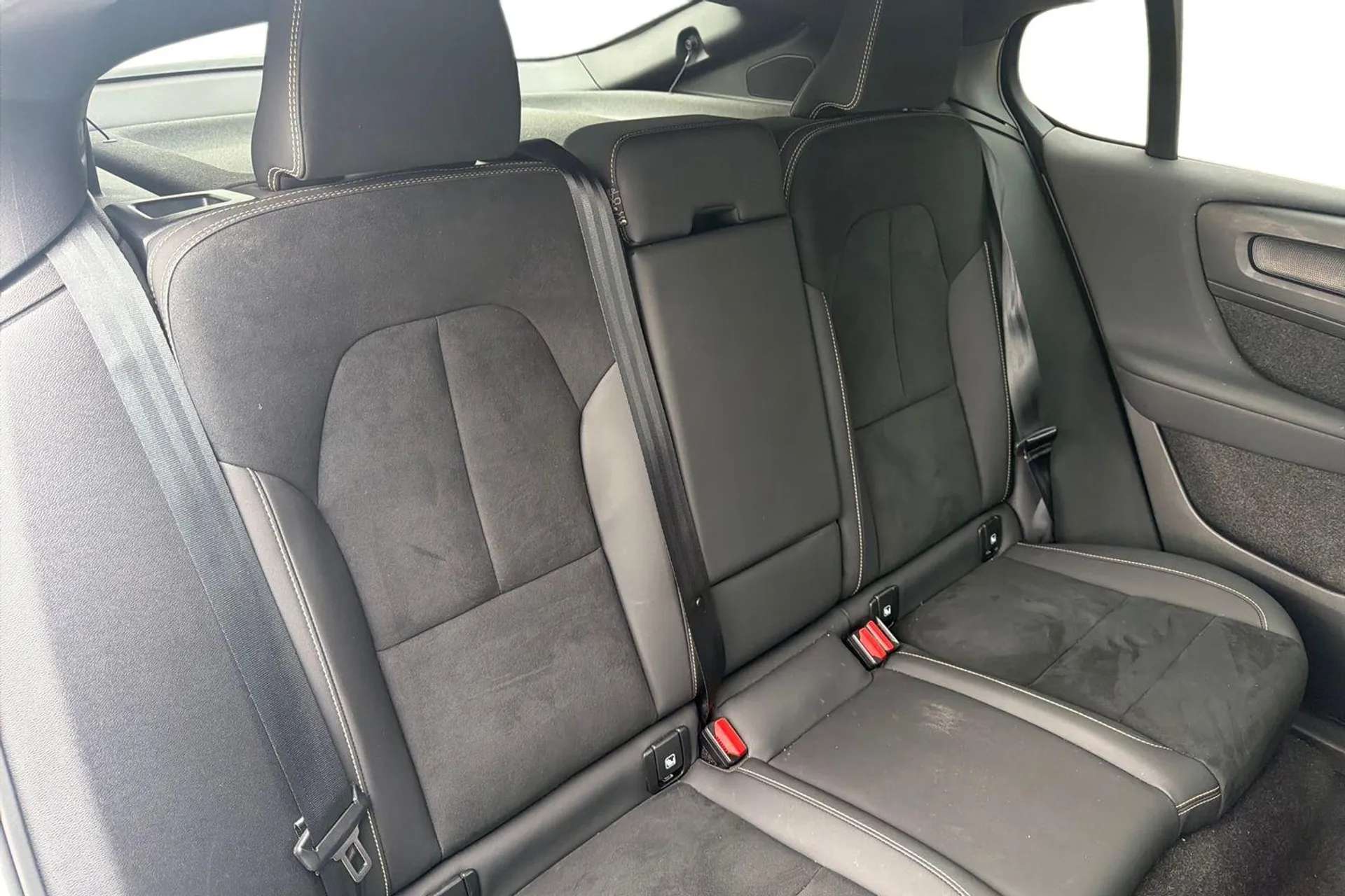 2023 VOLVO C40 2023 VOLVO C40