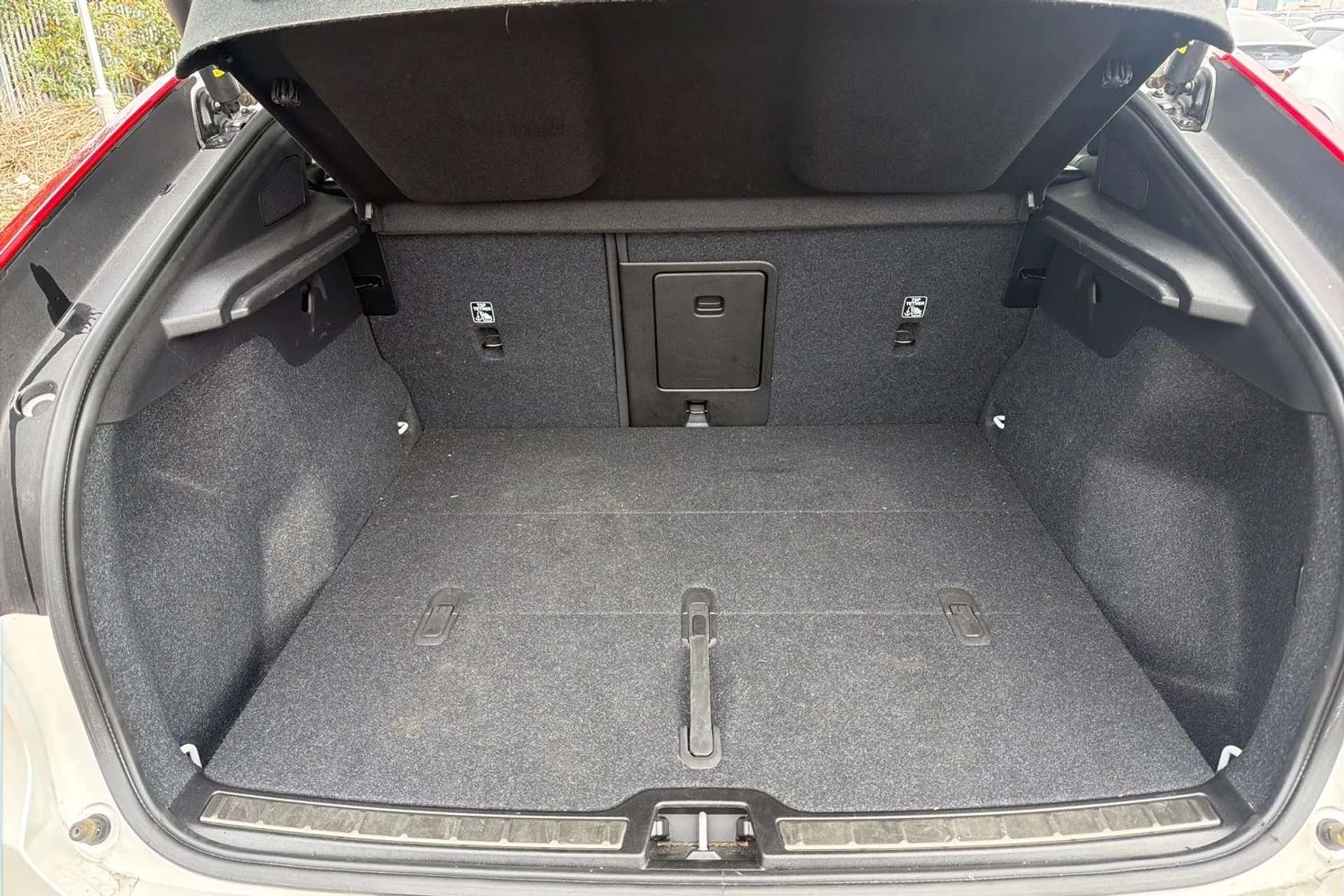 2023 VOLVO C40 2023 VOLVO C40