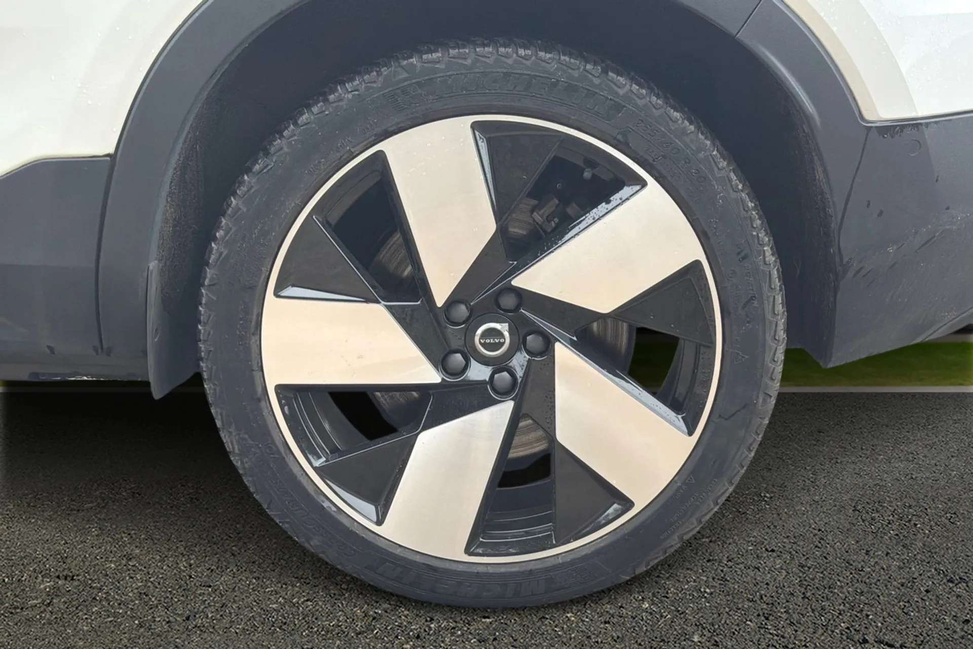 2023 VOLVO C40 2023 VOLVO C40