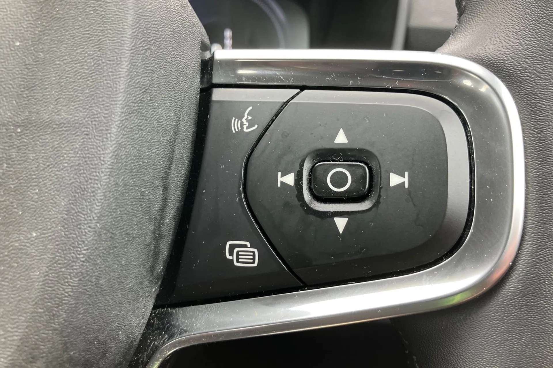 2021 VOLVO XC40 2021 VOLVO XC40
