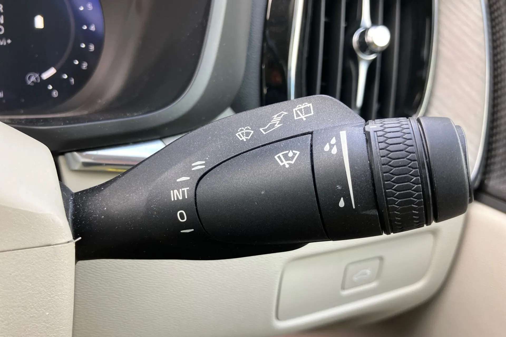 2023 VOLVO XC60 2023 VOLVO XC60