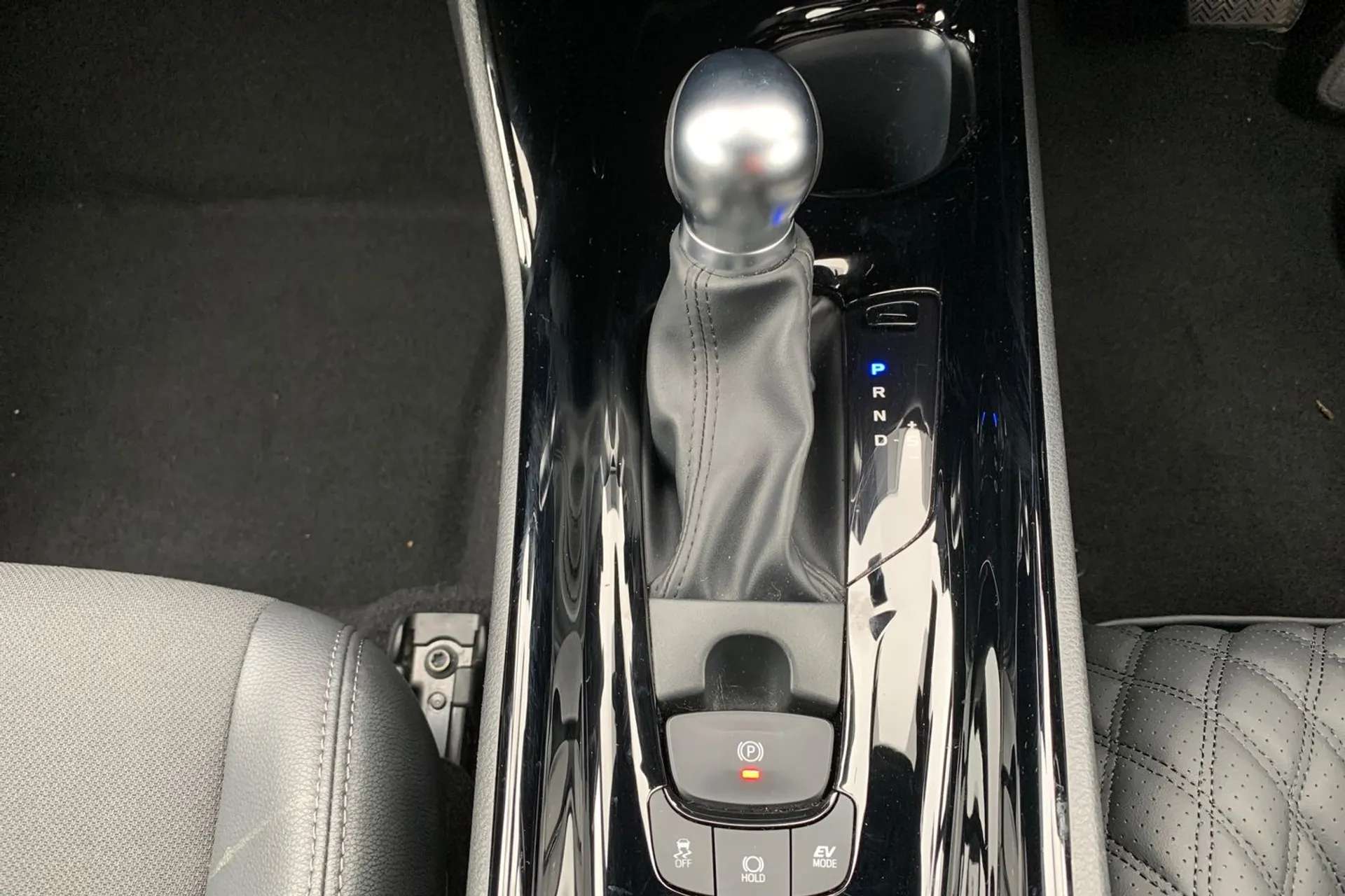 2023 TOYOTA C-HR 2023 TOYOTA C-HR