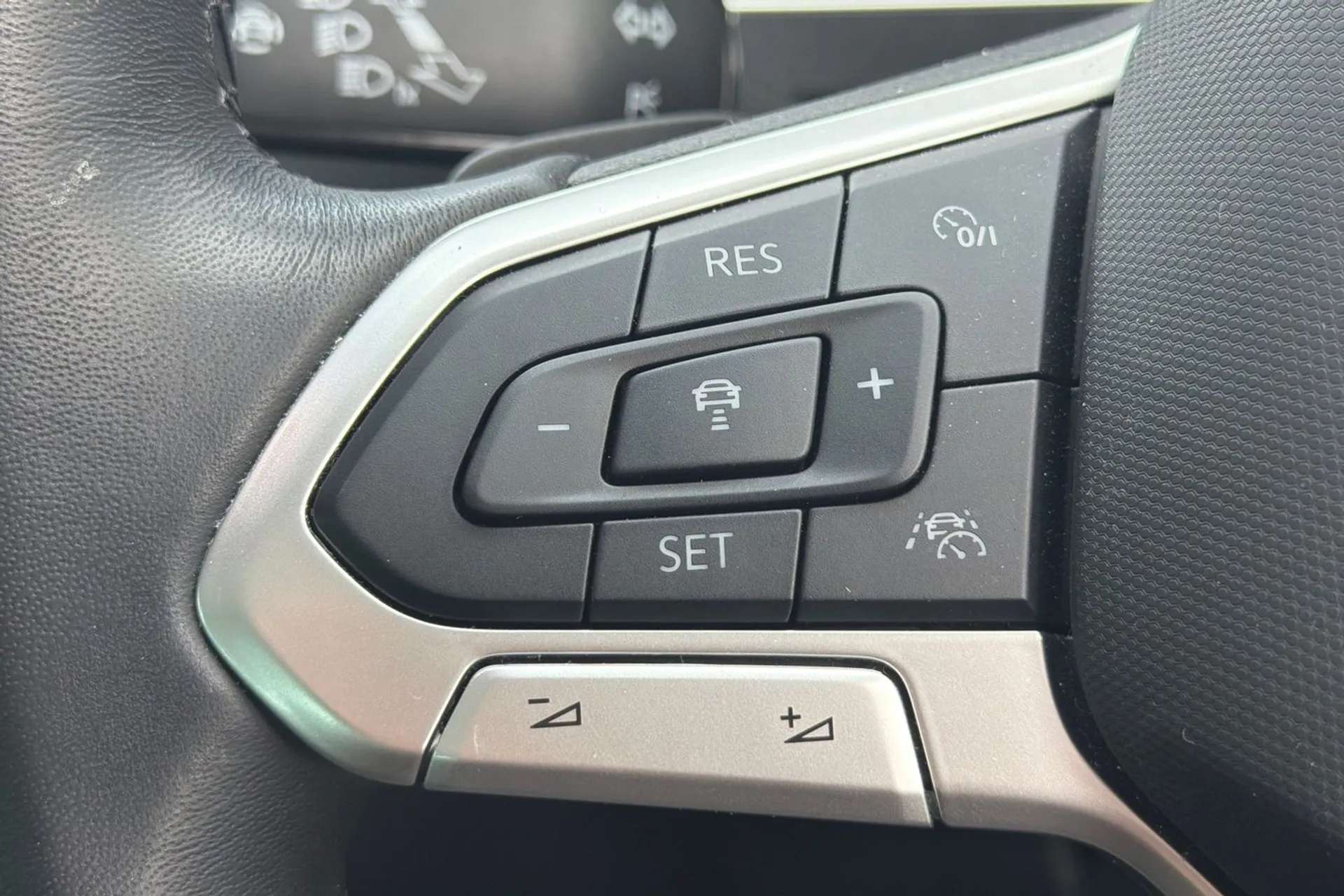 2023 VOLKSWAGEN TIGUAN 2023 VOLKSWAGEN TIGUAN