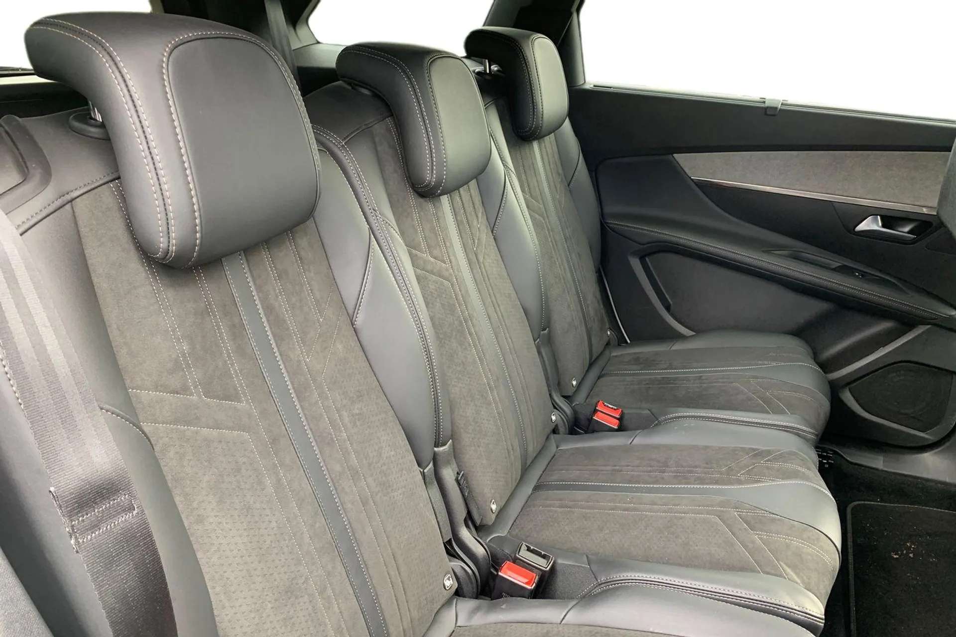 2021 PEUGEOT 5008 2021 PEUGEOT 5008