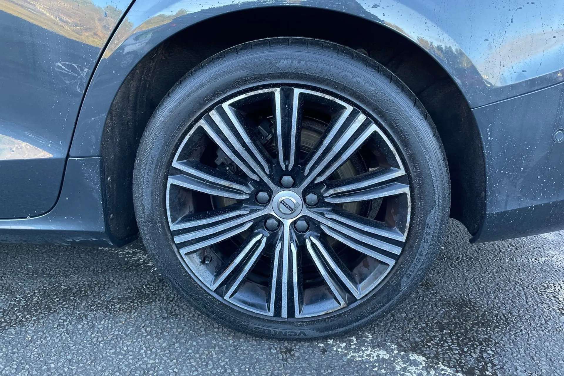 2019 VOLVO V60 2019 VOLVO V60