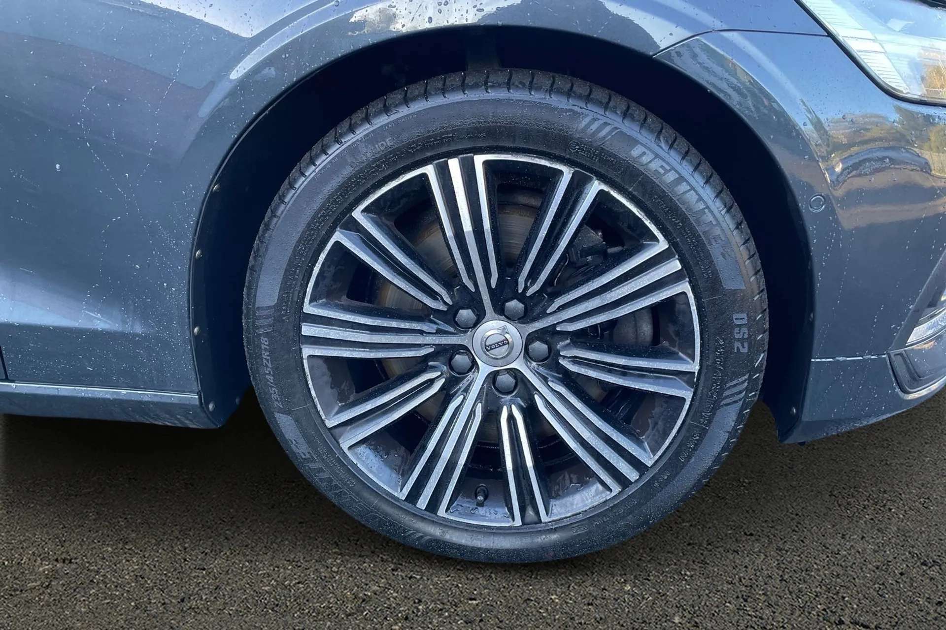 2019 VOLVO V60 2019 VOLVO V60