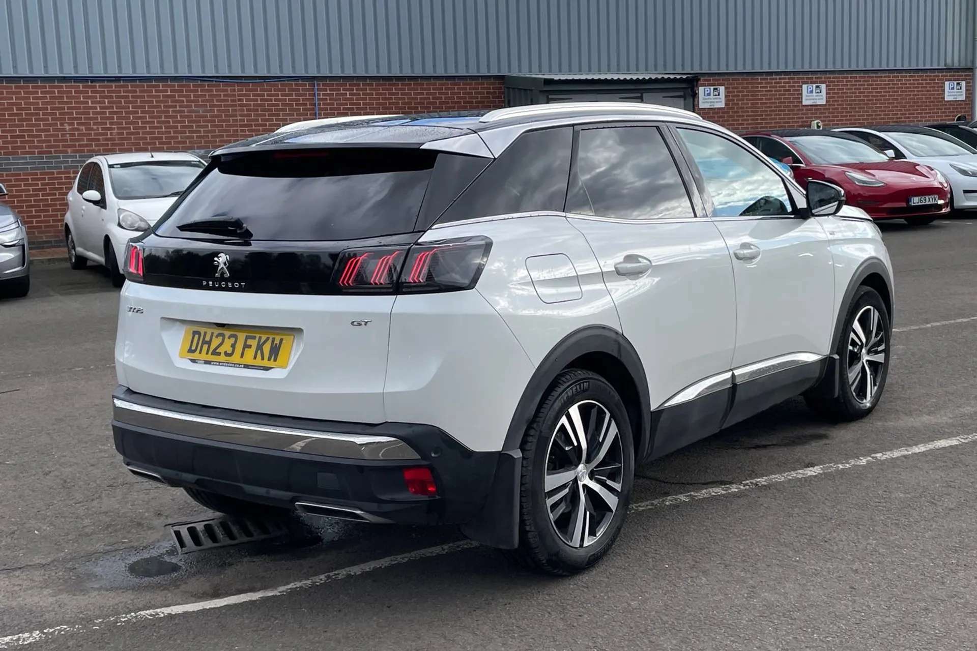 2023 PEUGEOT 3008 2023 PEUGEOT 3008