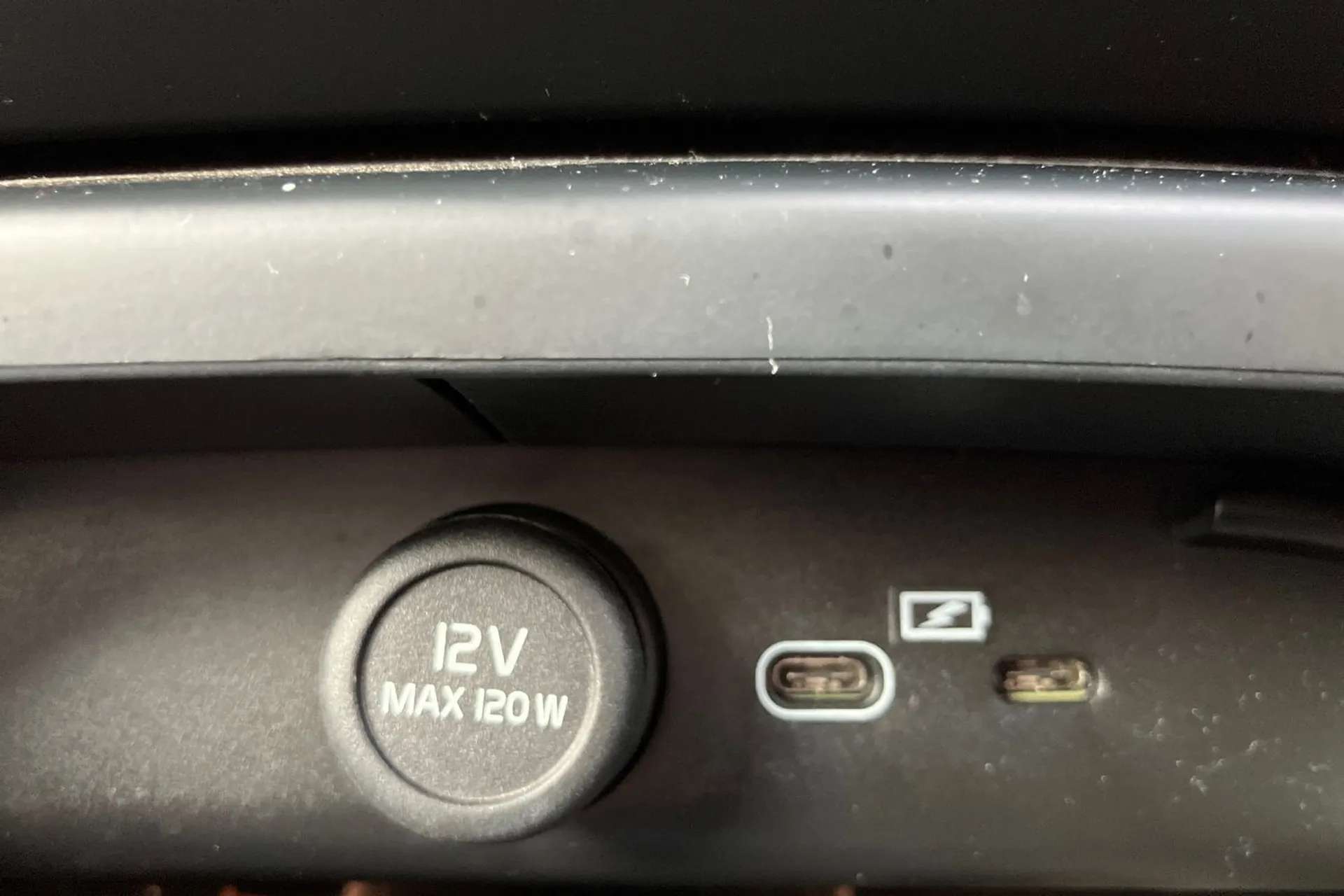 2022 VOLVO C40 2022 VOLVO C40