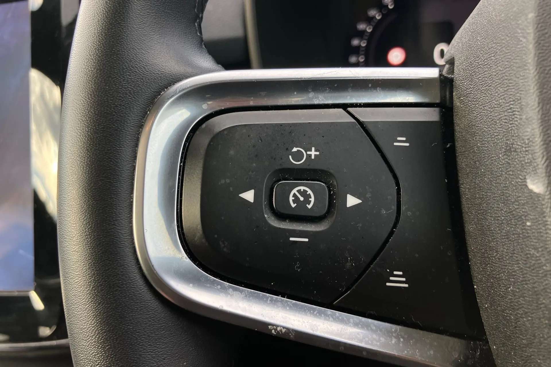 2022 VOLVO C40 2022 VOLVO C40