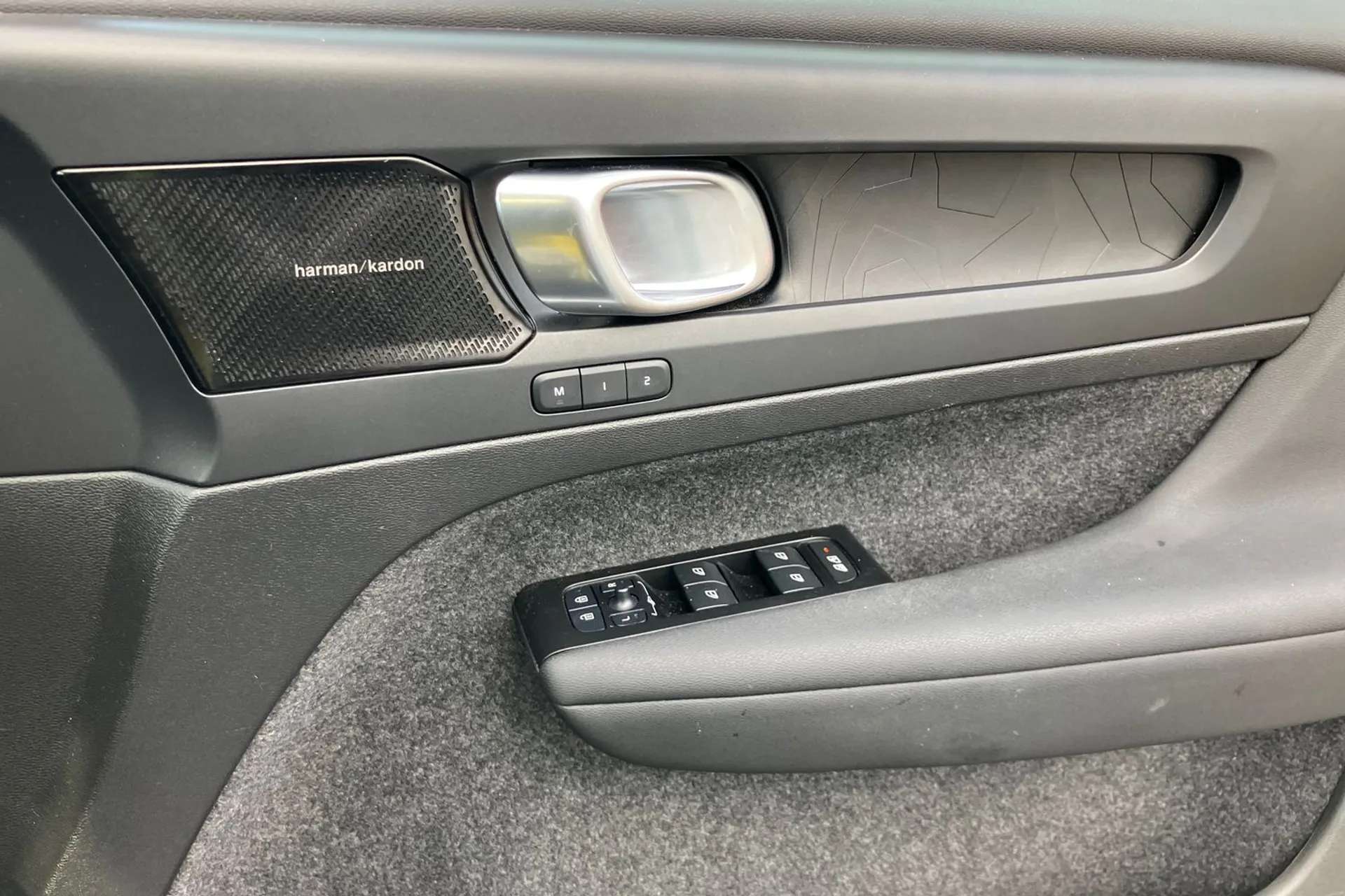 2022 VOLVO C40 2022 VOLVO C40