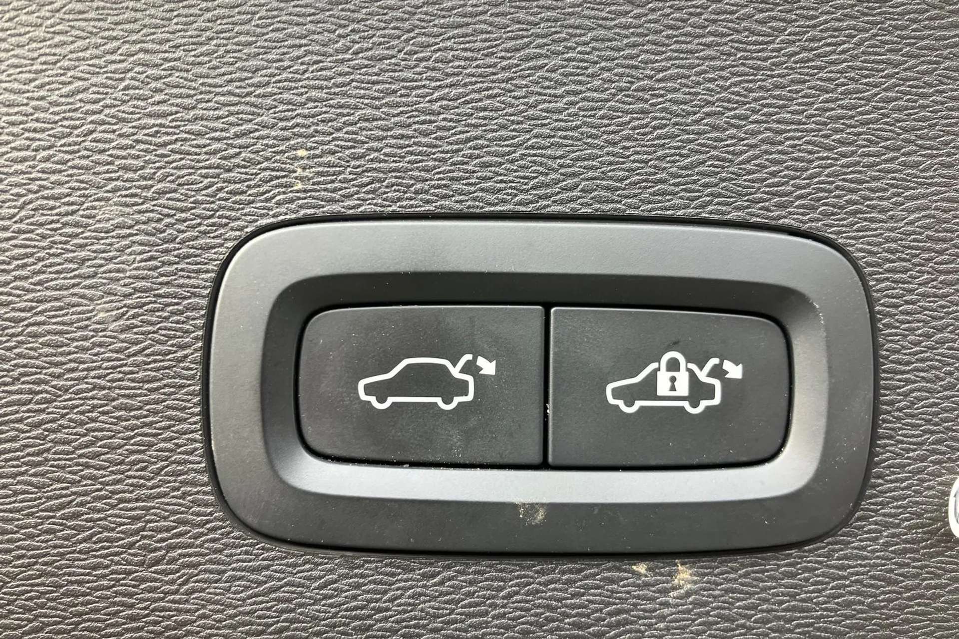 2022 VOLVO C40 2022 VOLVO C40