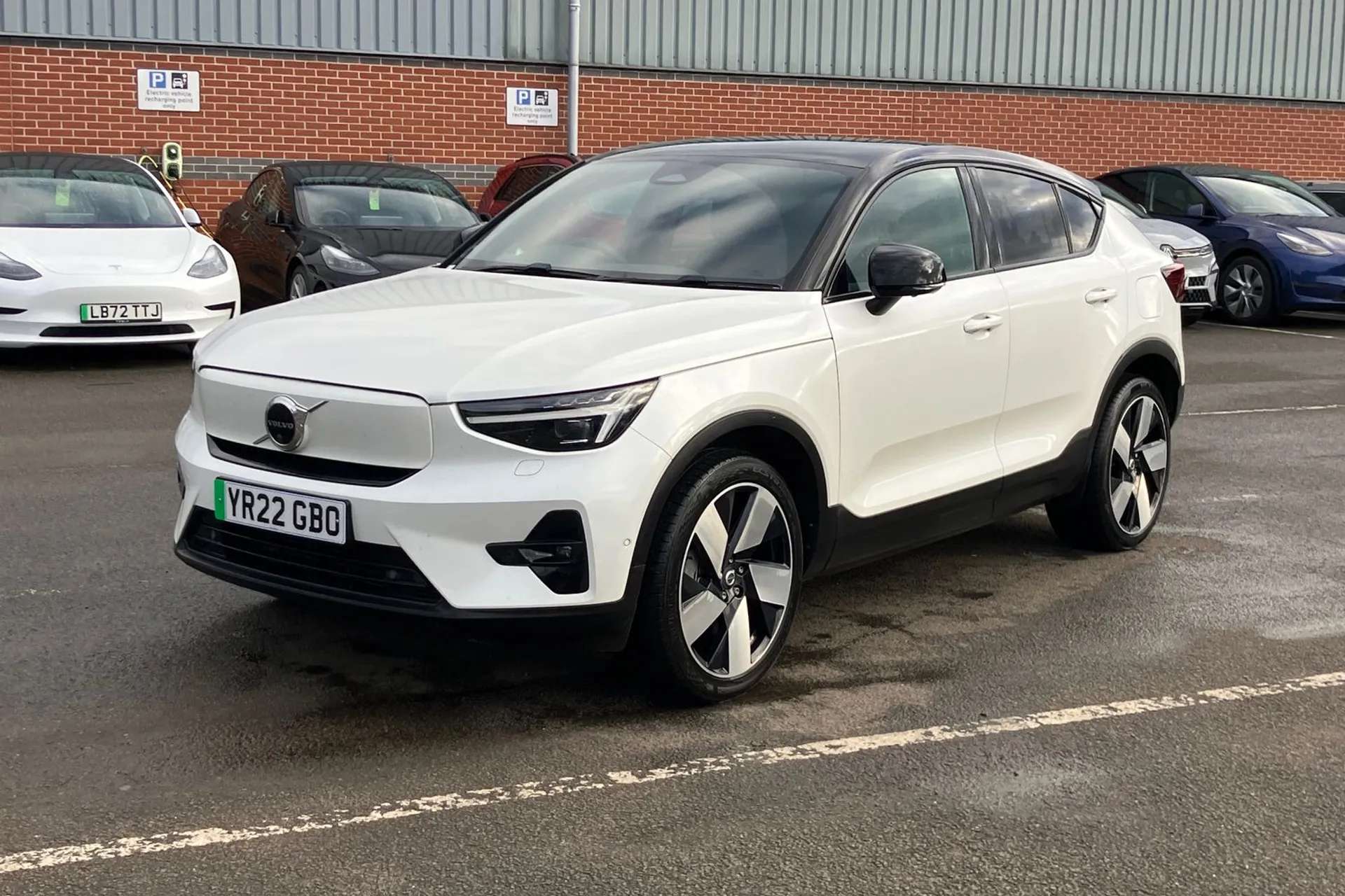 2022 VOLVO C40 2022 VOLVO C40