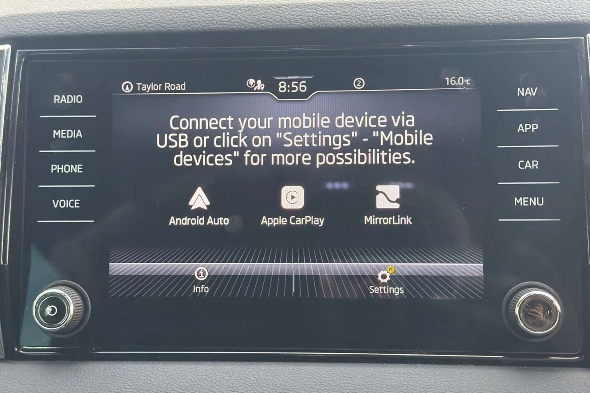 2021 SKODA KAROQ 2021 SKODA KAROQ