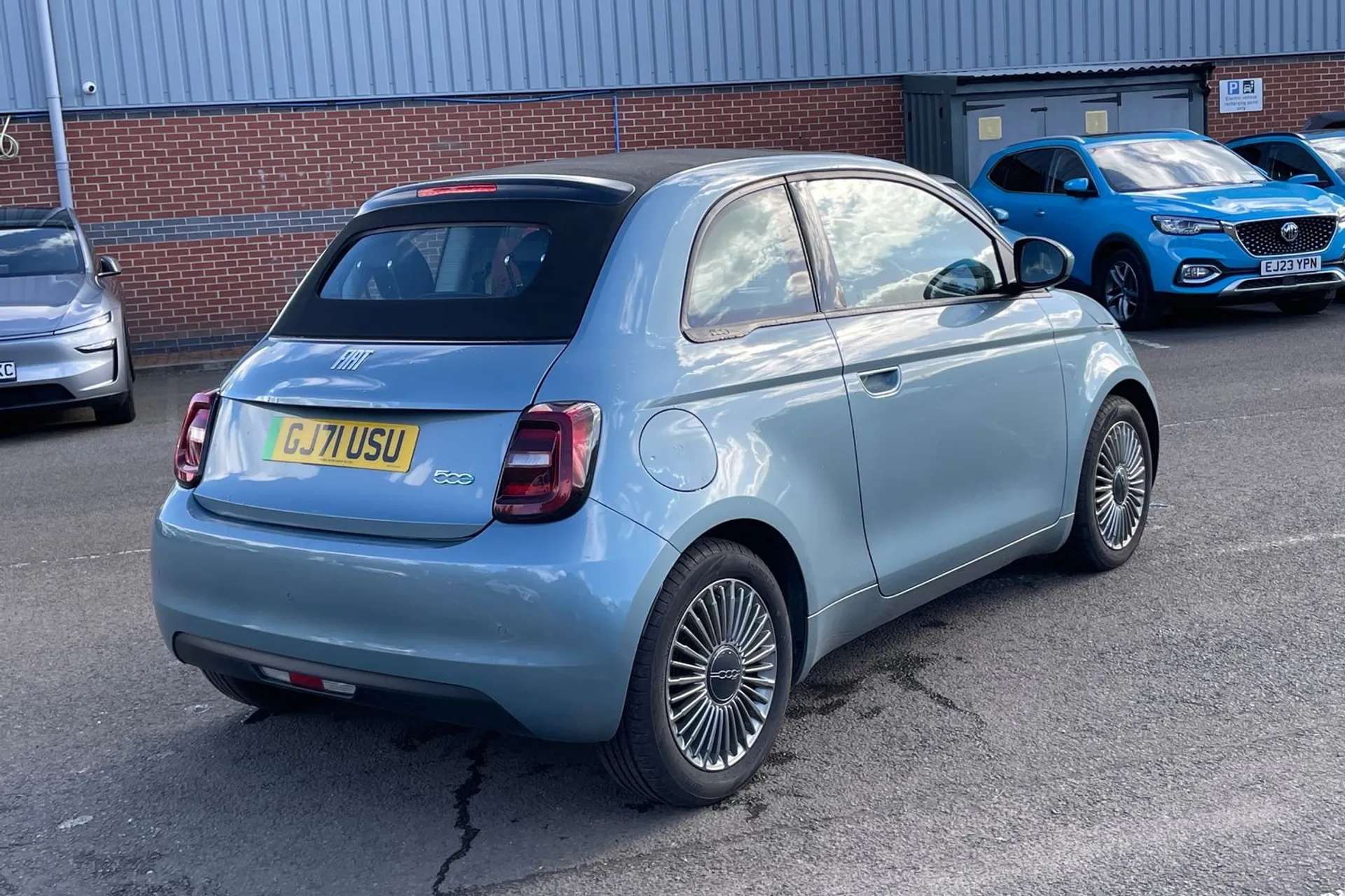 2021 FIAT 500 2021 FIAT 500