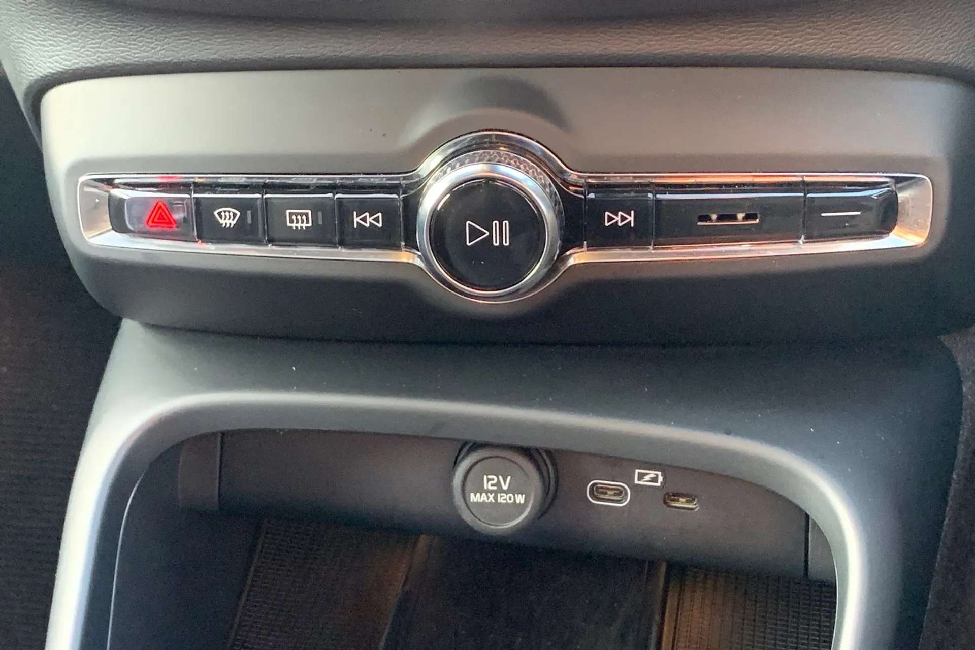 2023 VOLVO C40 2023 VOLVO C40