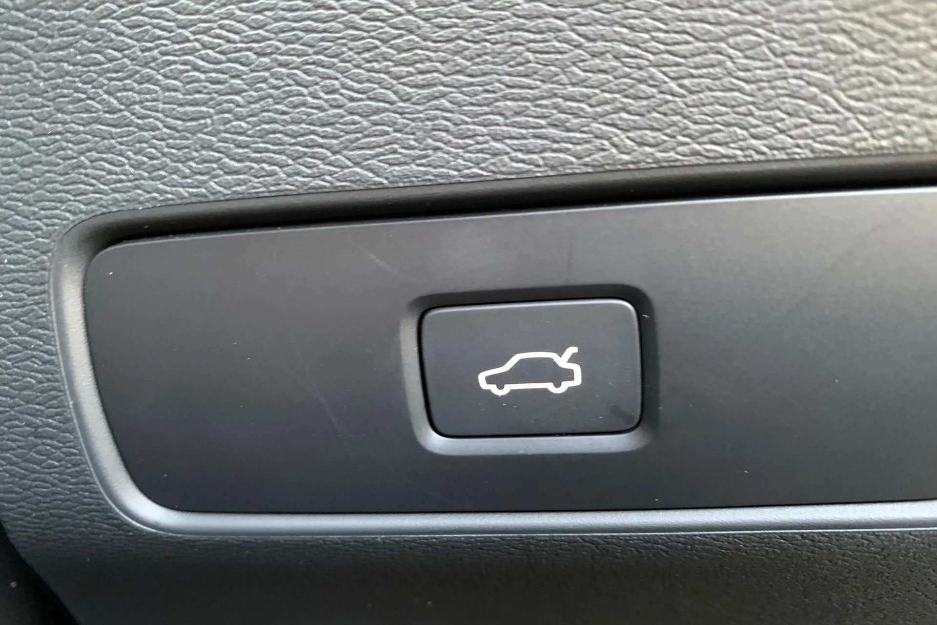 2023 VOLVO C40 2023 VOLVO C40