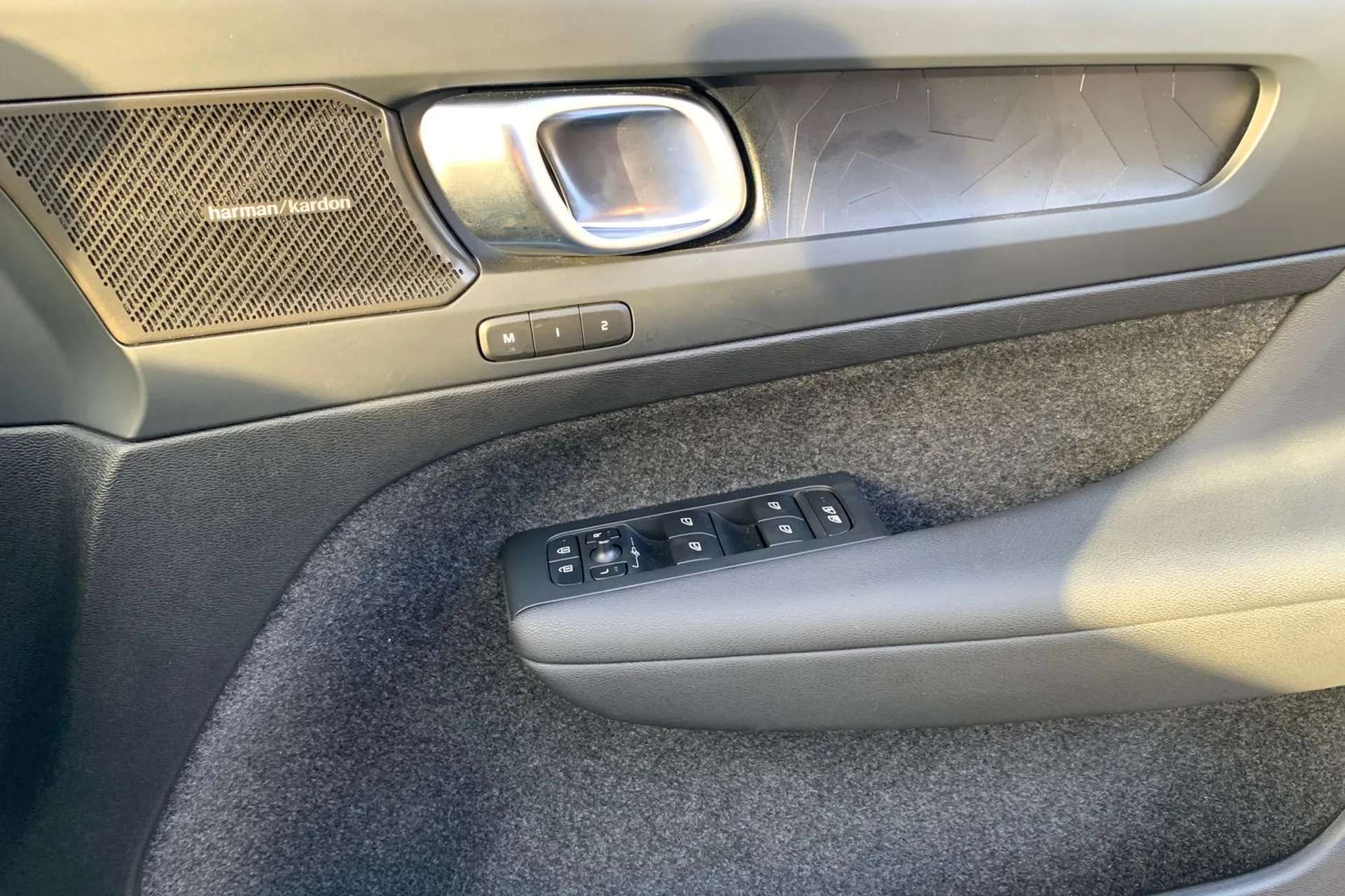 2023 VOLVO C40 2023 VOLVO C40