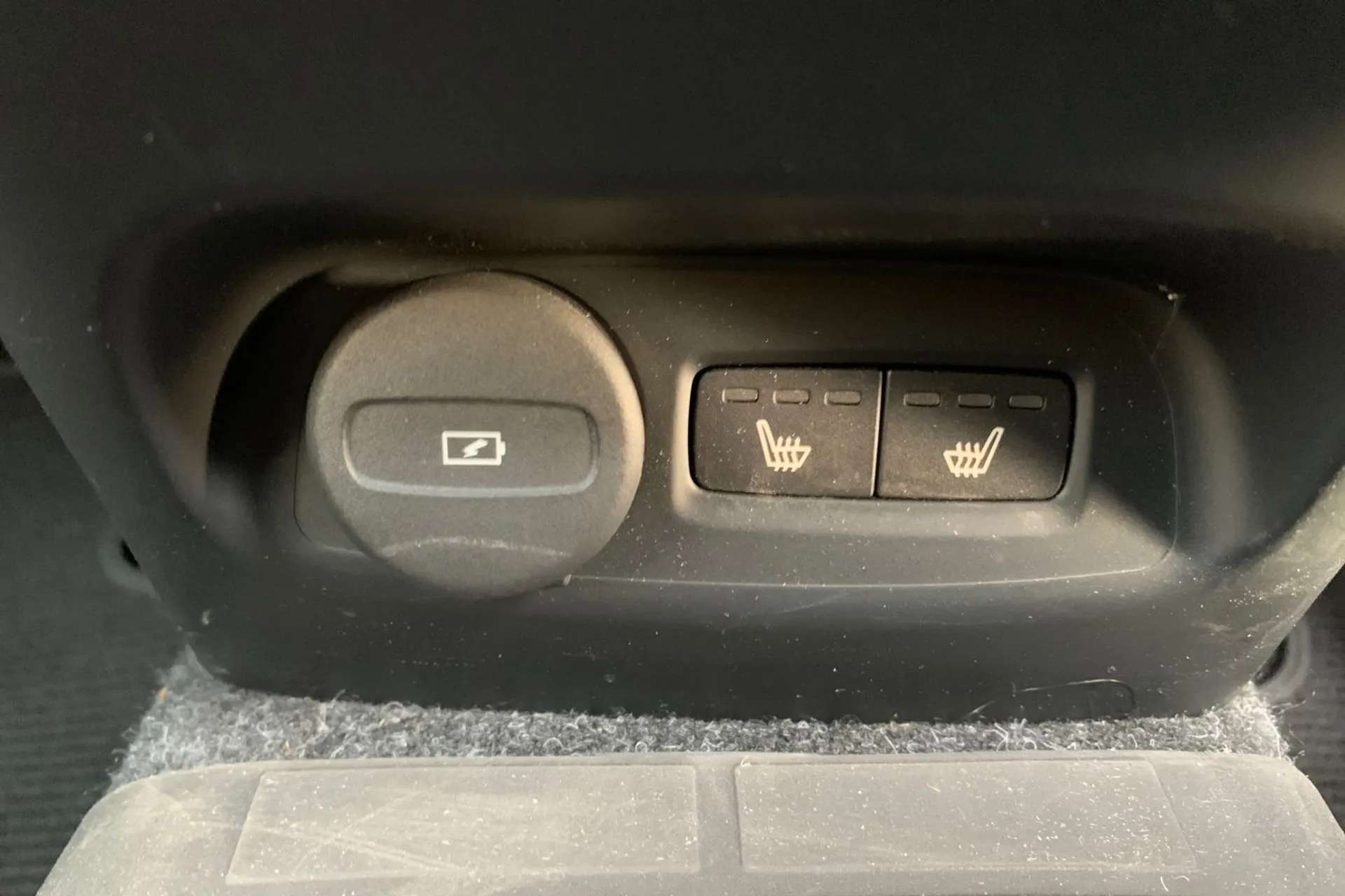2023 VOLVO C40 2023 VOLVO C40