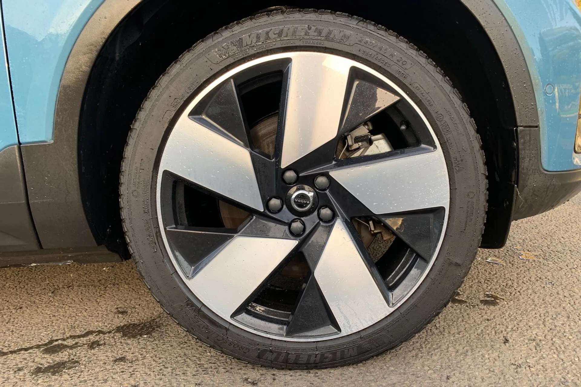 2023 VOLVO C40 2023 VOLVO C40