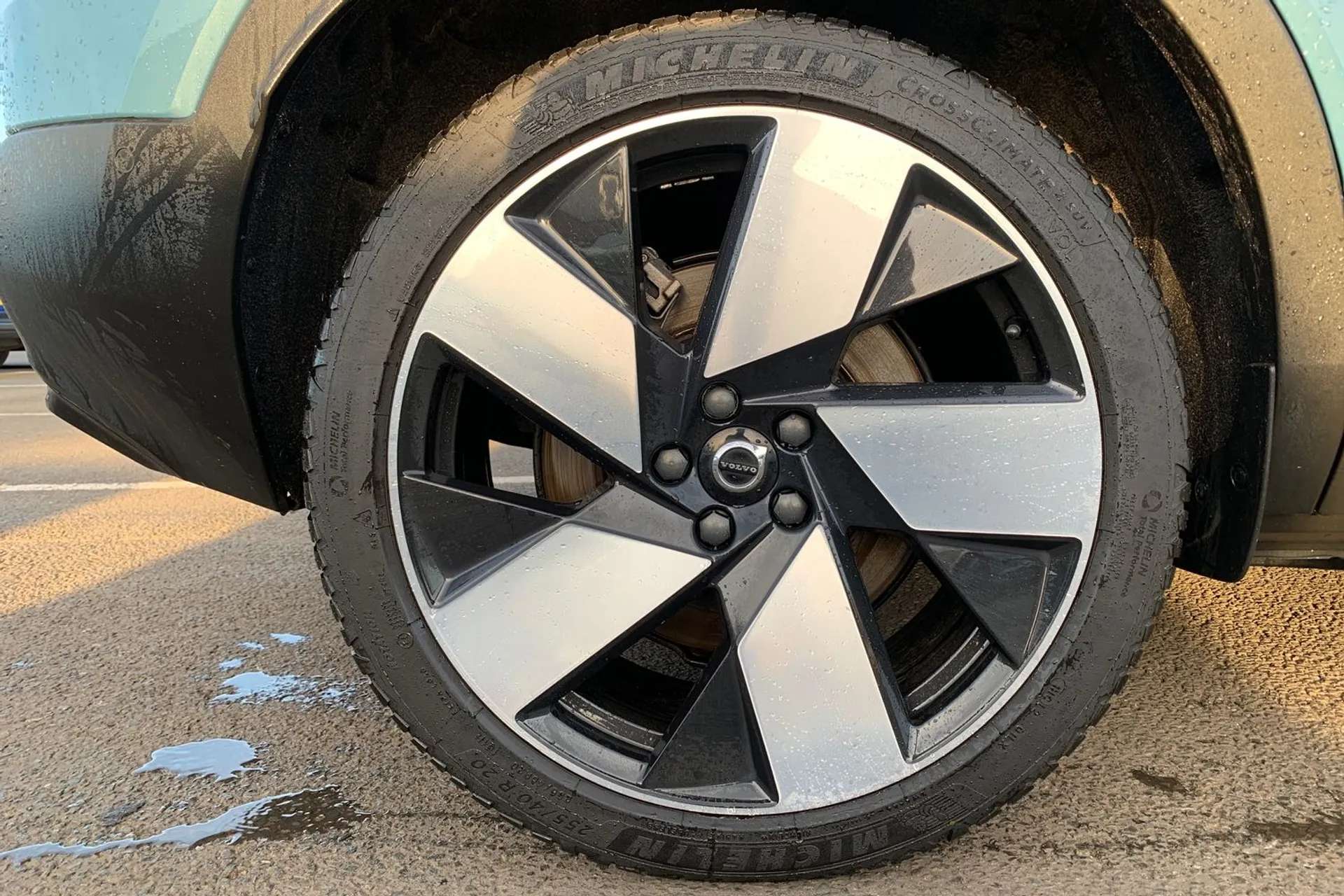 2023 VOLVO C40 2023 VOLVO C40