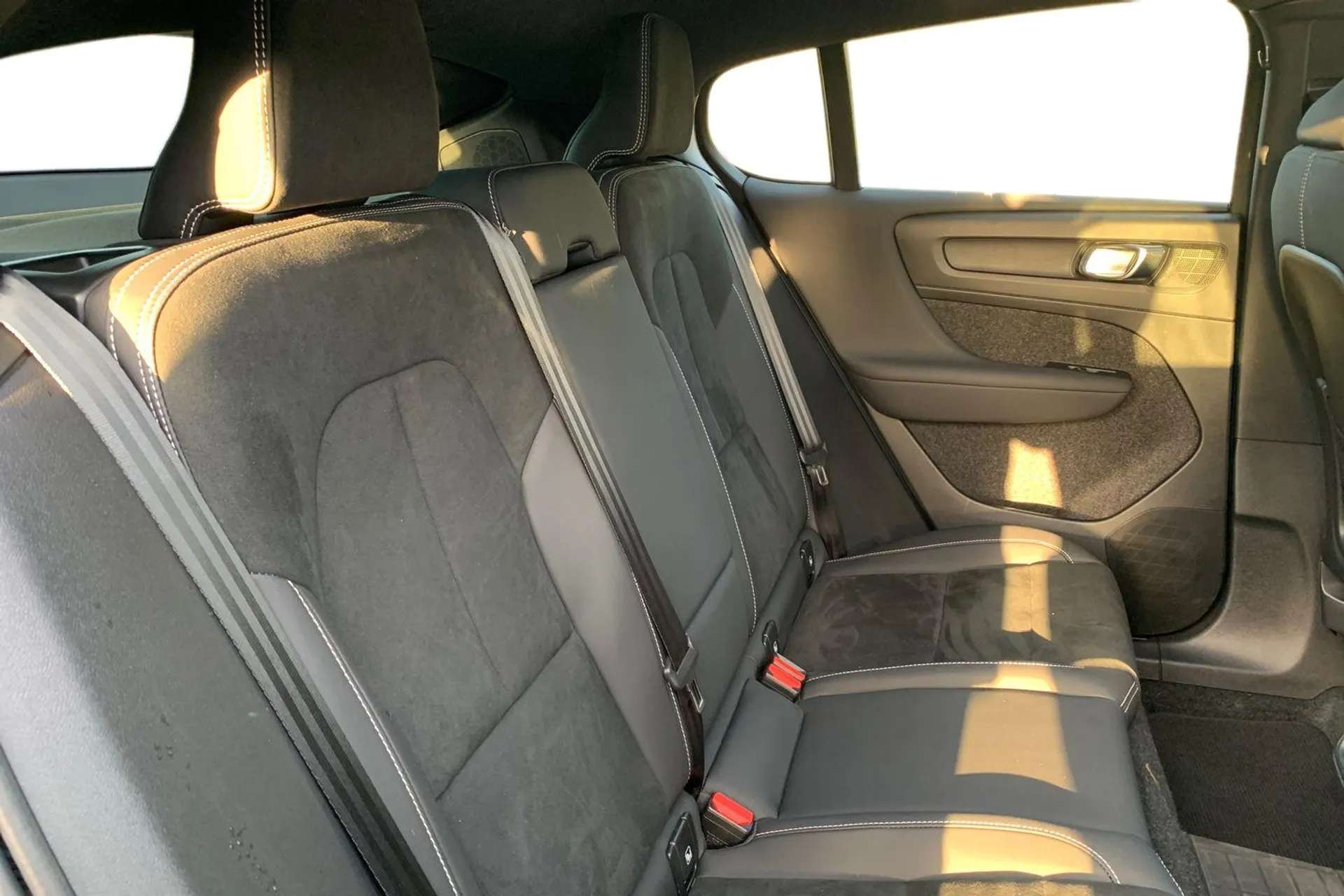 2023 VOLVO C40 2023 VOLVO C40