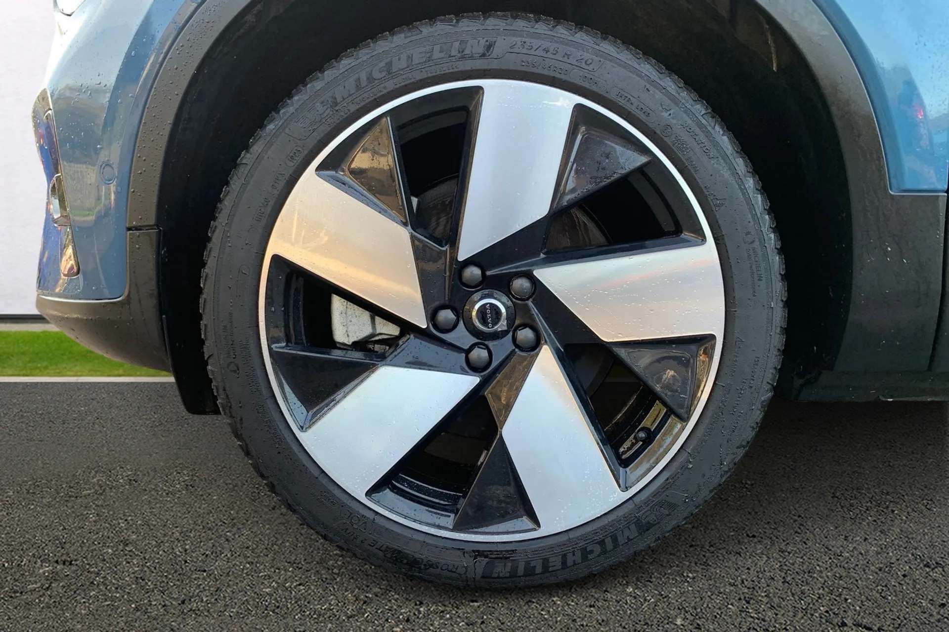 2023 VOLVO C40 2023 VOLVO C40
