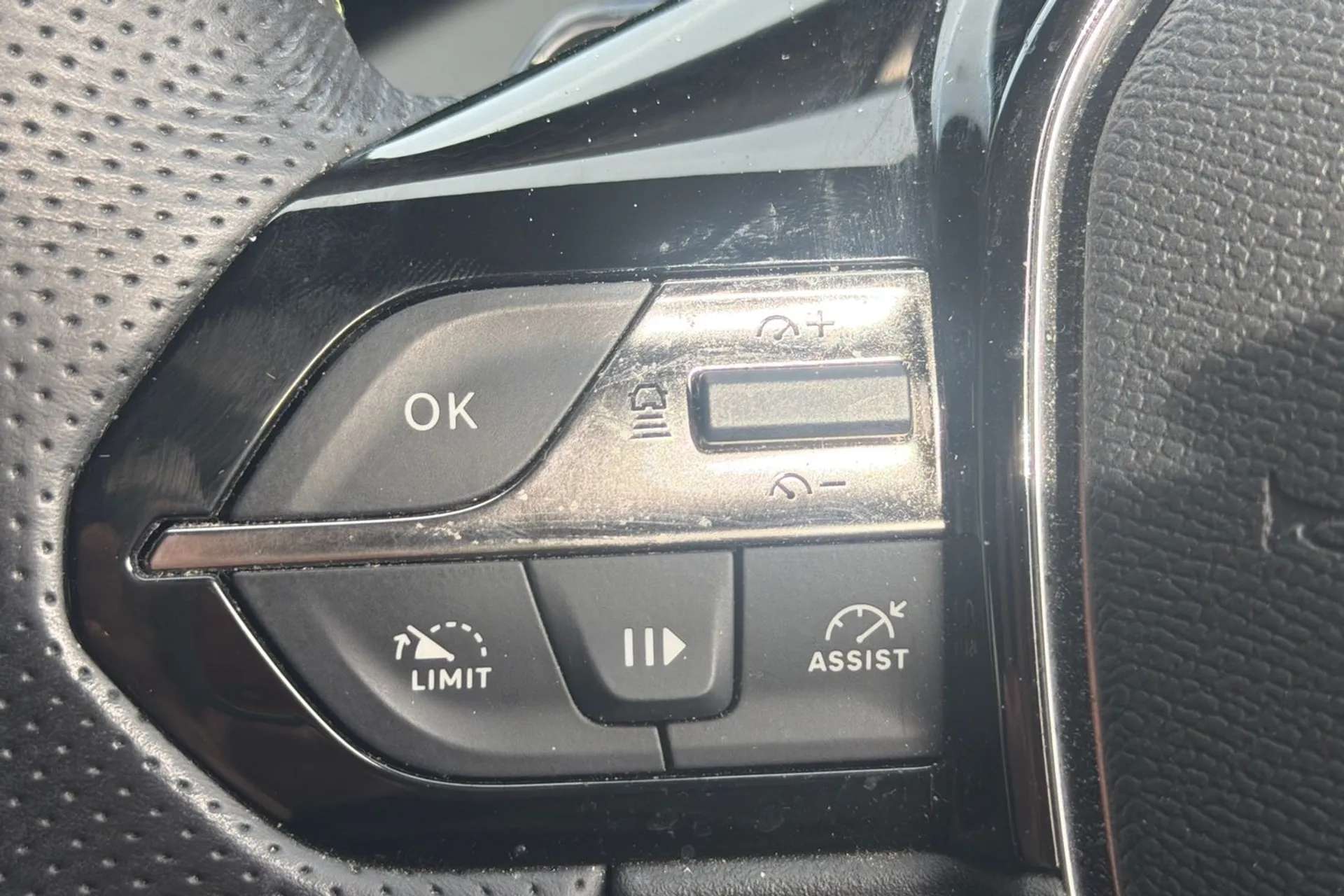2023 PEUGEOT 408 2023 PEUGEOT 408