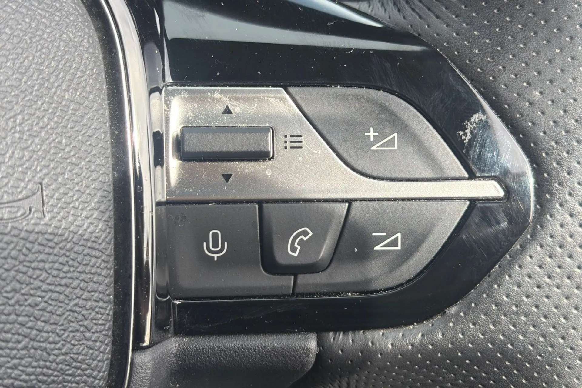 2023 PEUGEOT 408 2023 PEUGEOT 408
