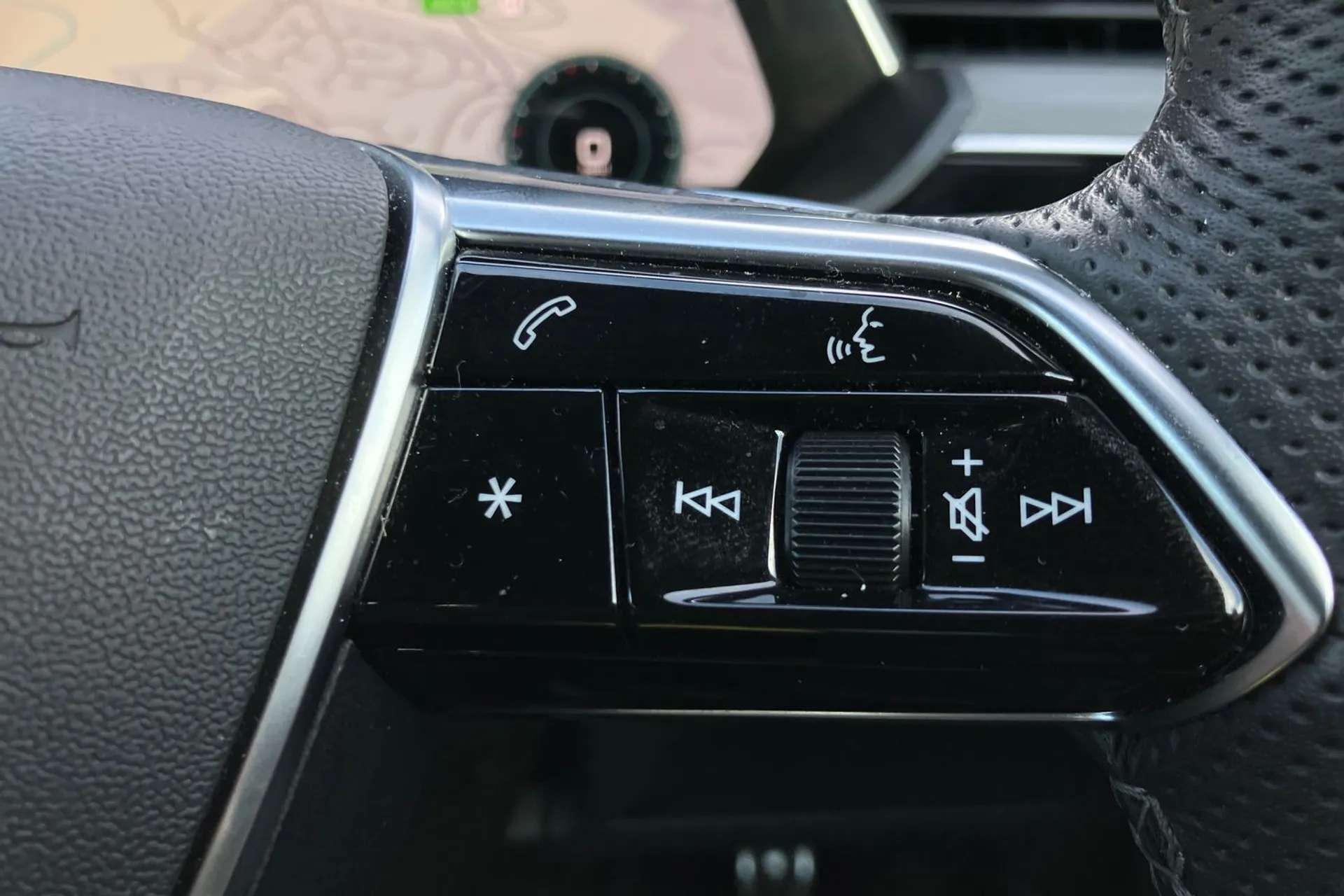 2023 AUDI Q8 2023 AUDI Q8