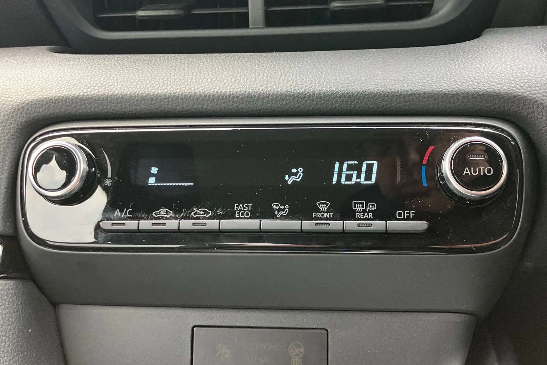 2026 MAZDA 2 HYBRID 2026 MAZDA 2 HYBRID