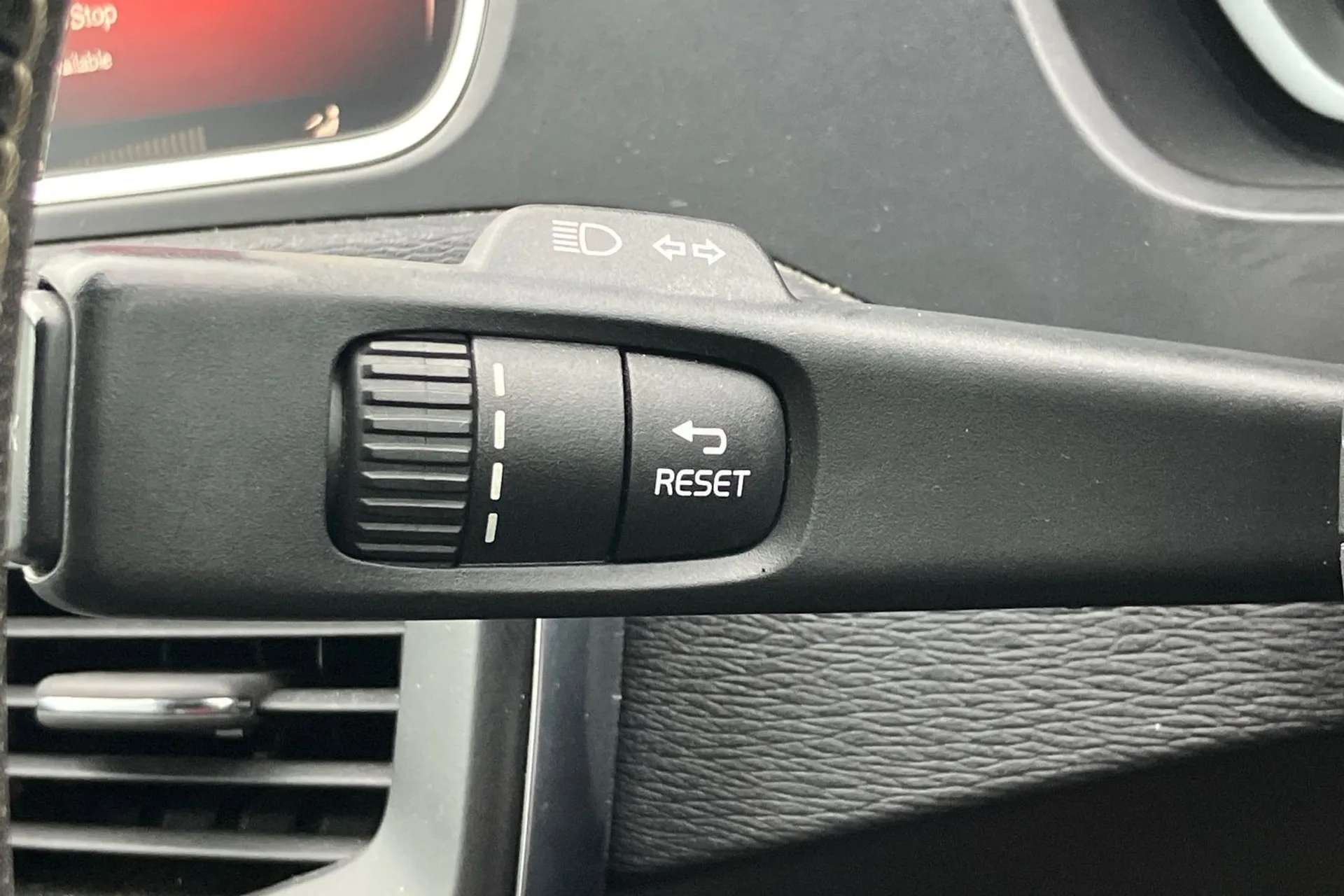 2017 VOLVO V40 2017 VOLVO V40