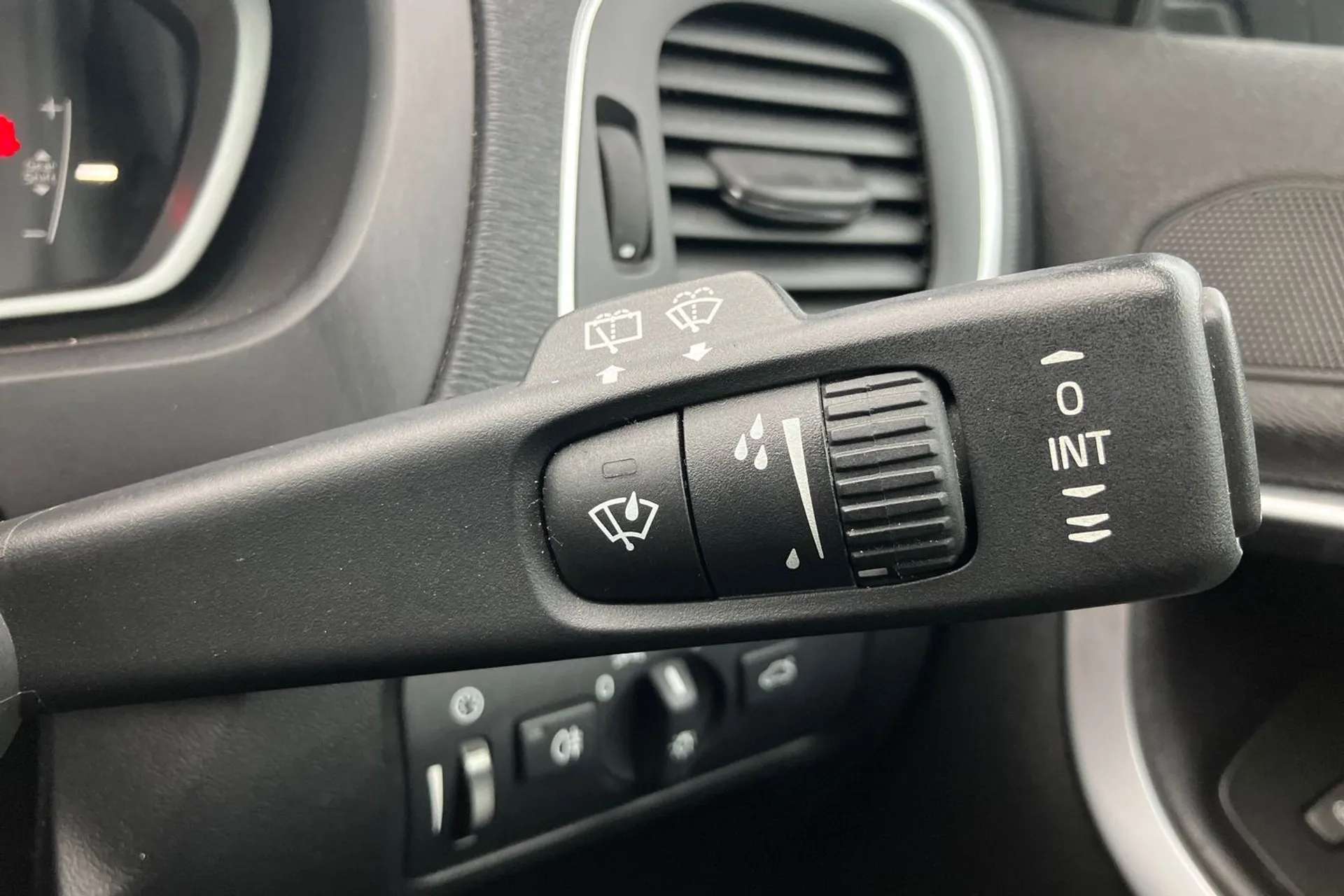 2017 VOLVO V40 2017 VOLVO V40